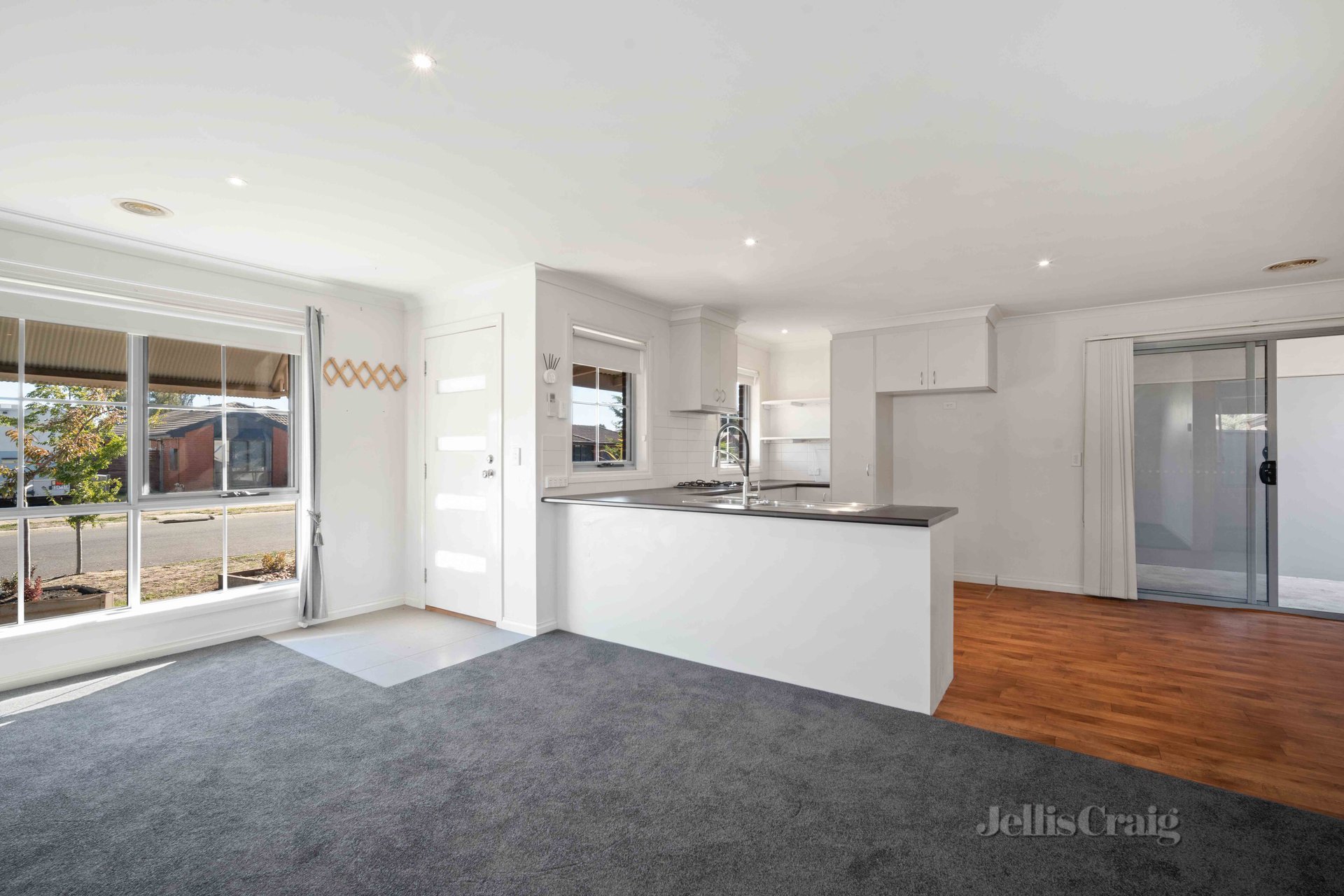 33 Royale Street, Delacombe image 2