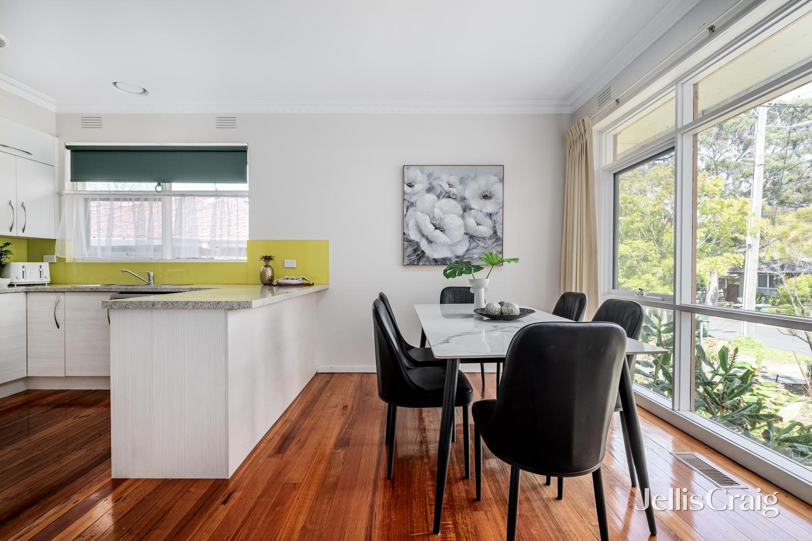 33 Samuel Road, Blackburn South image 3
