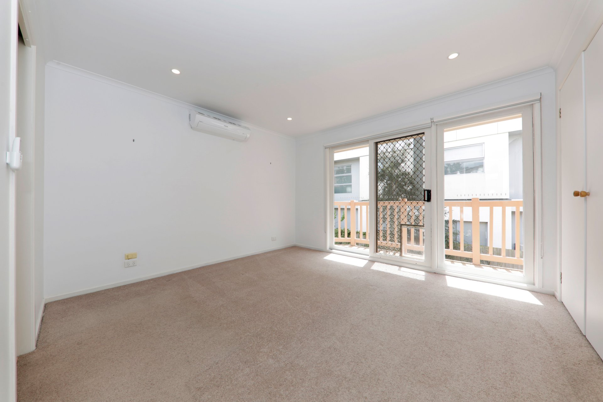 3/3 Station Street, Blackburn image 4