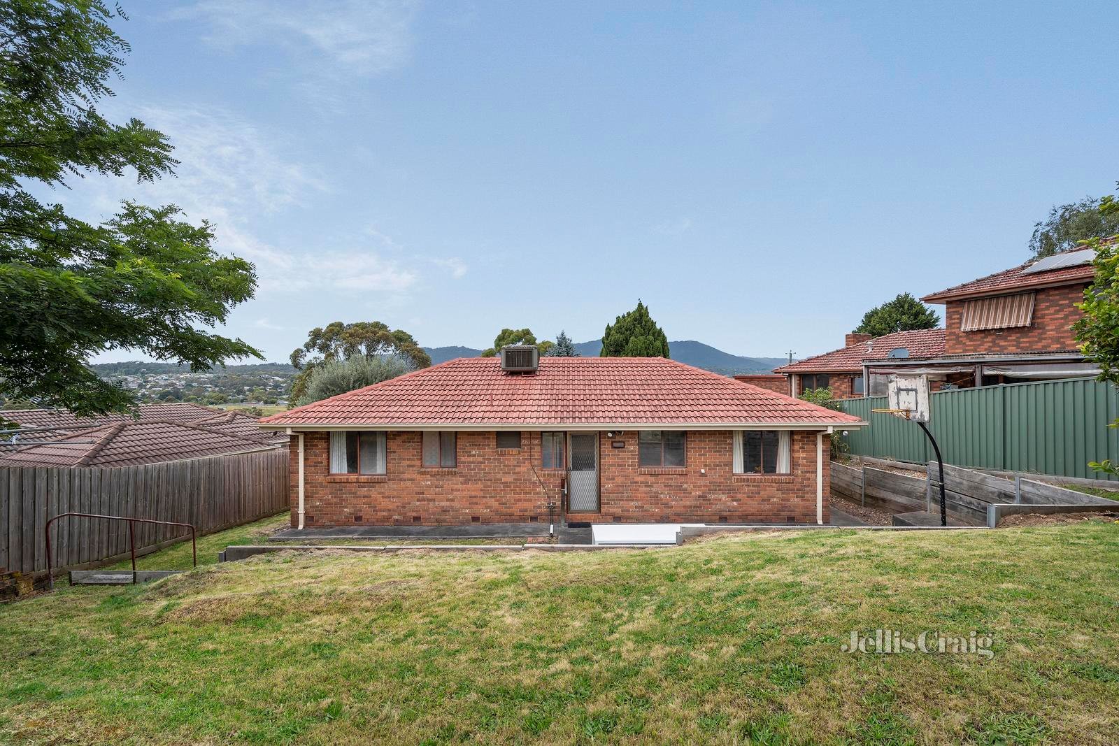 33 Struan Avenue, Mooroolbark image 11