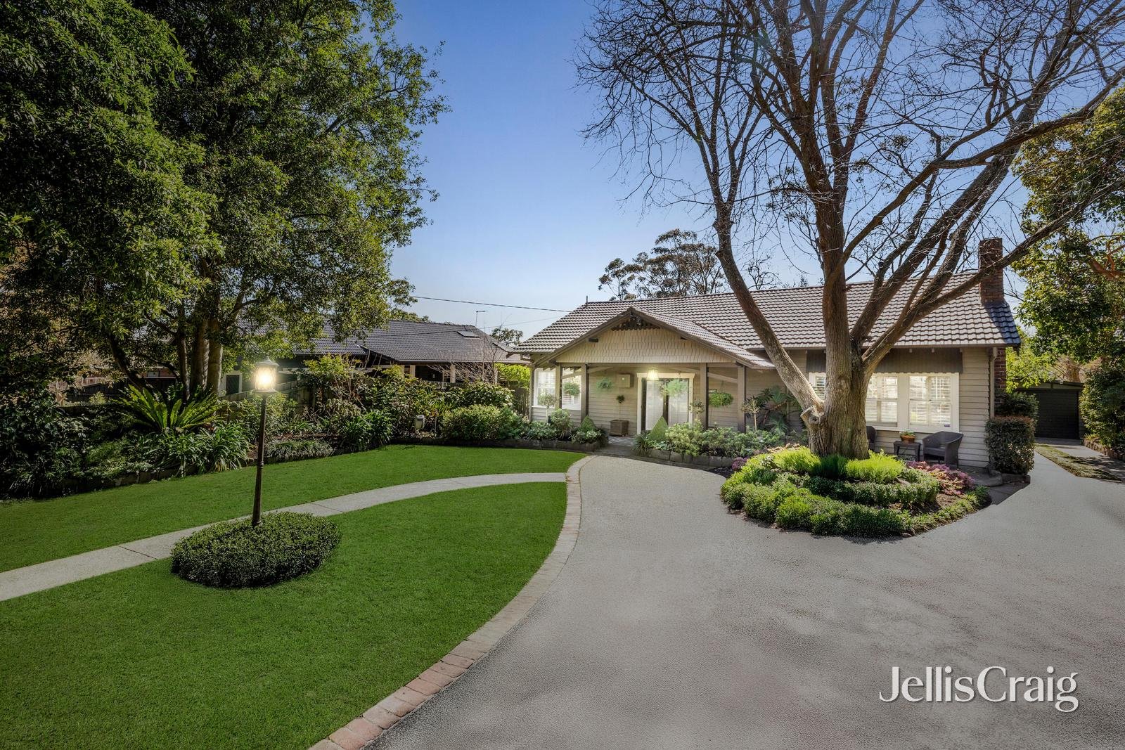 33 The Avenue, Blackburn image 1