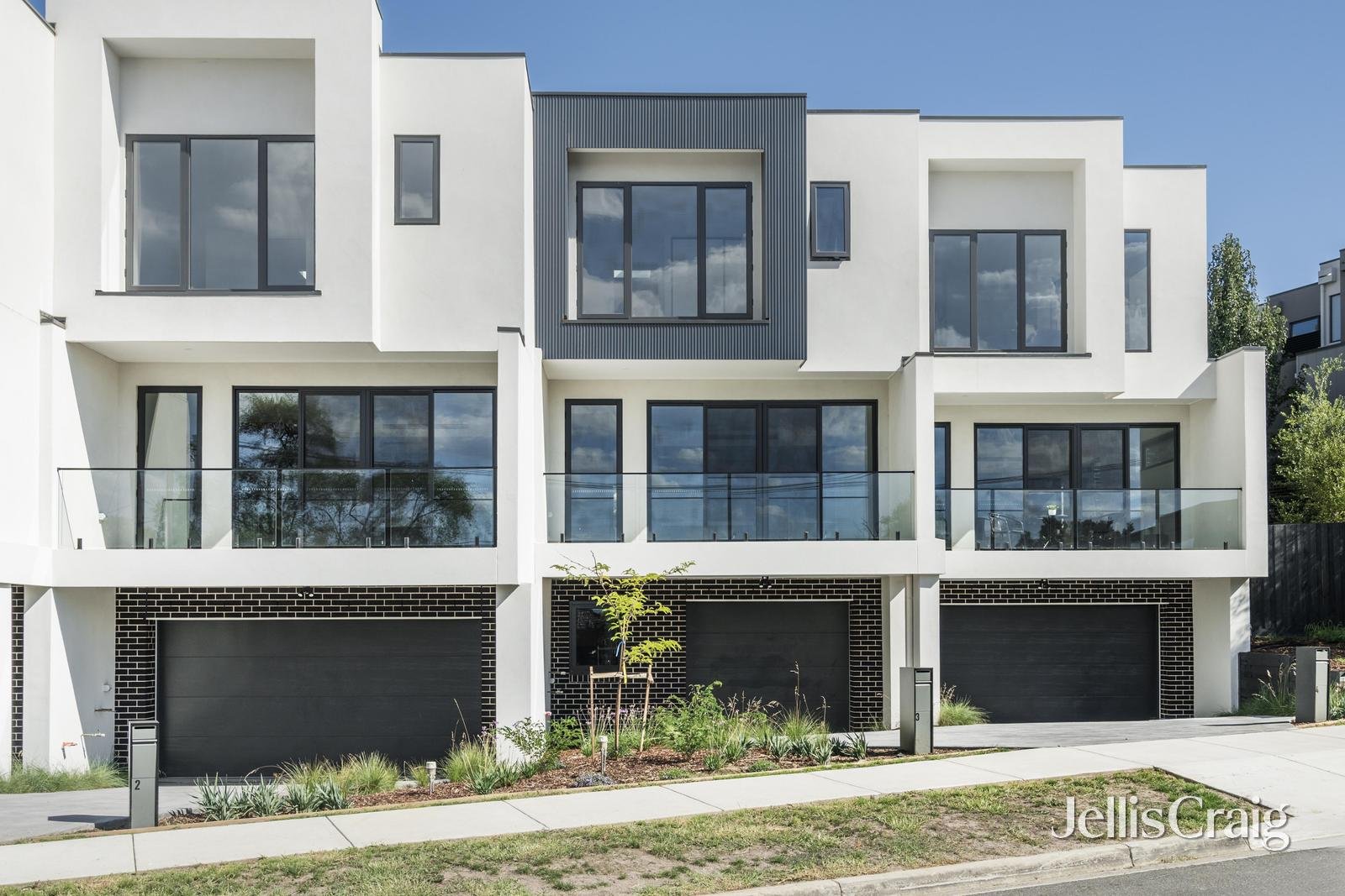 3/3 Thiele Street, Doncaster image 1