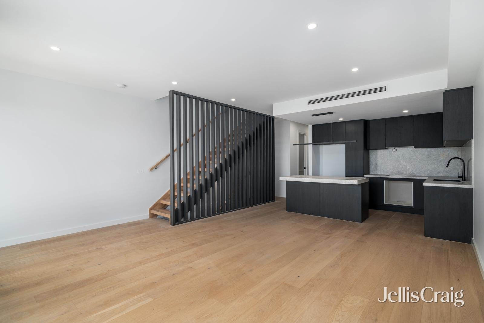 3/3 Thiele Street, Doncaster image 2