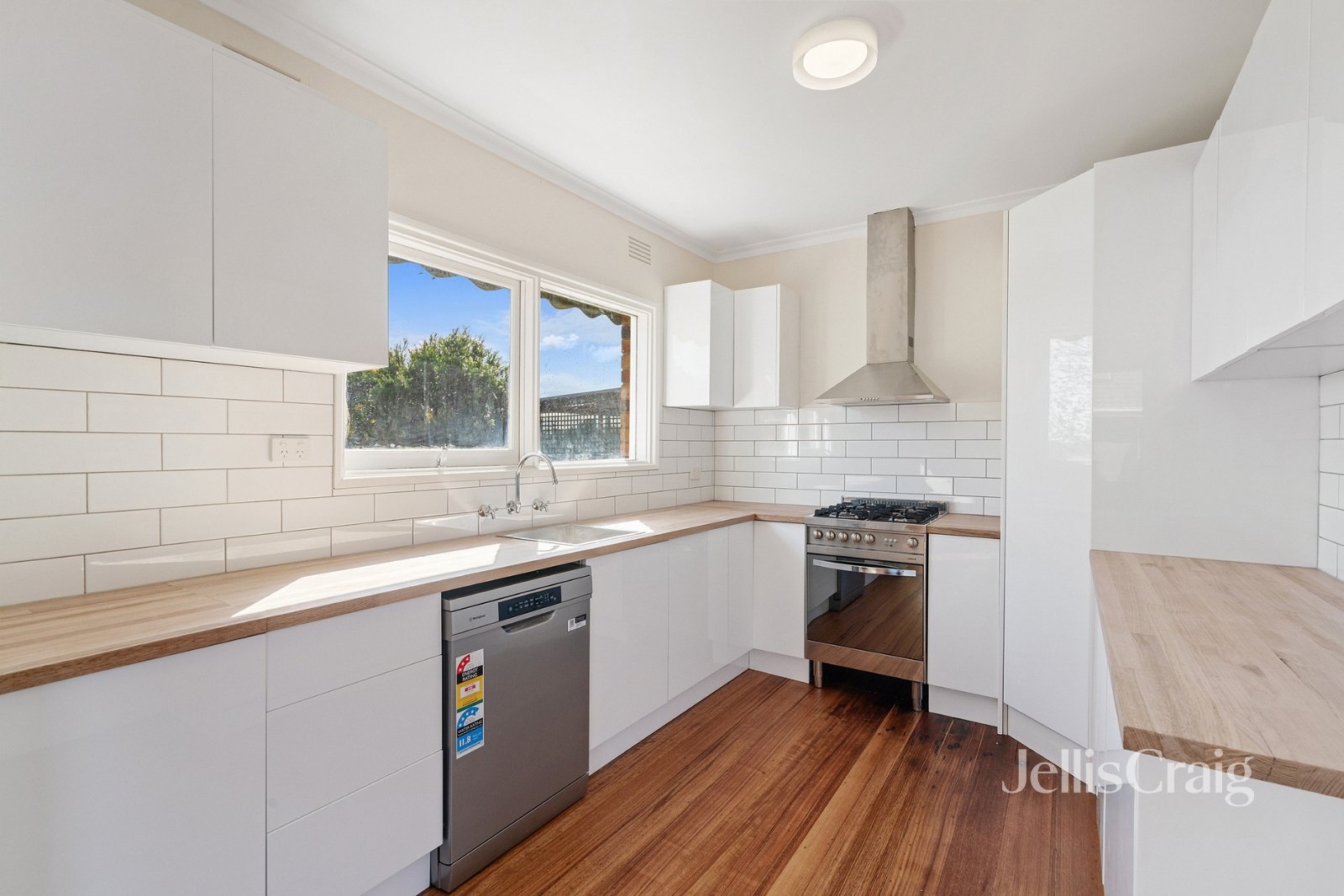 33 Toumlin Grove, Viewbank image 2