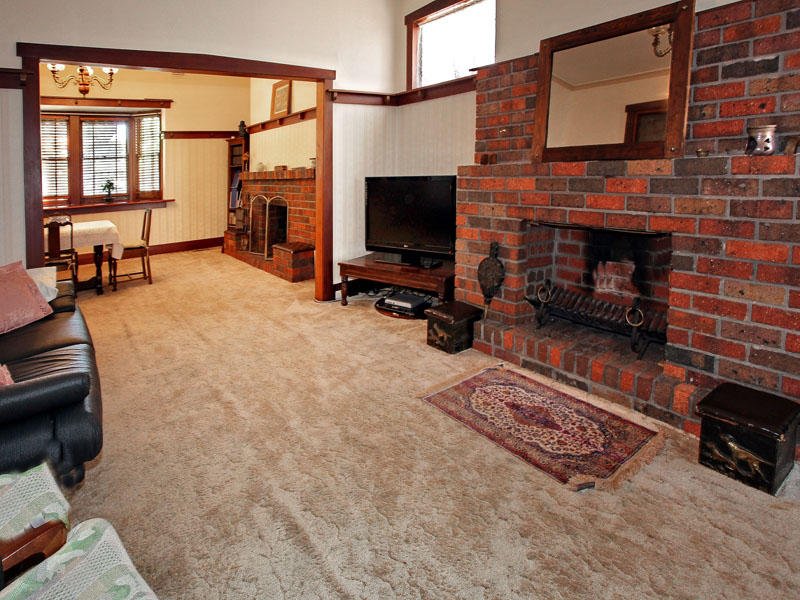 33 Vautier Street, Elwood image 2