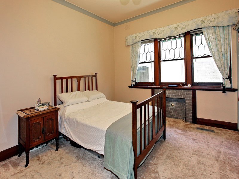 33 Vautier Street, Elwood image 3