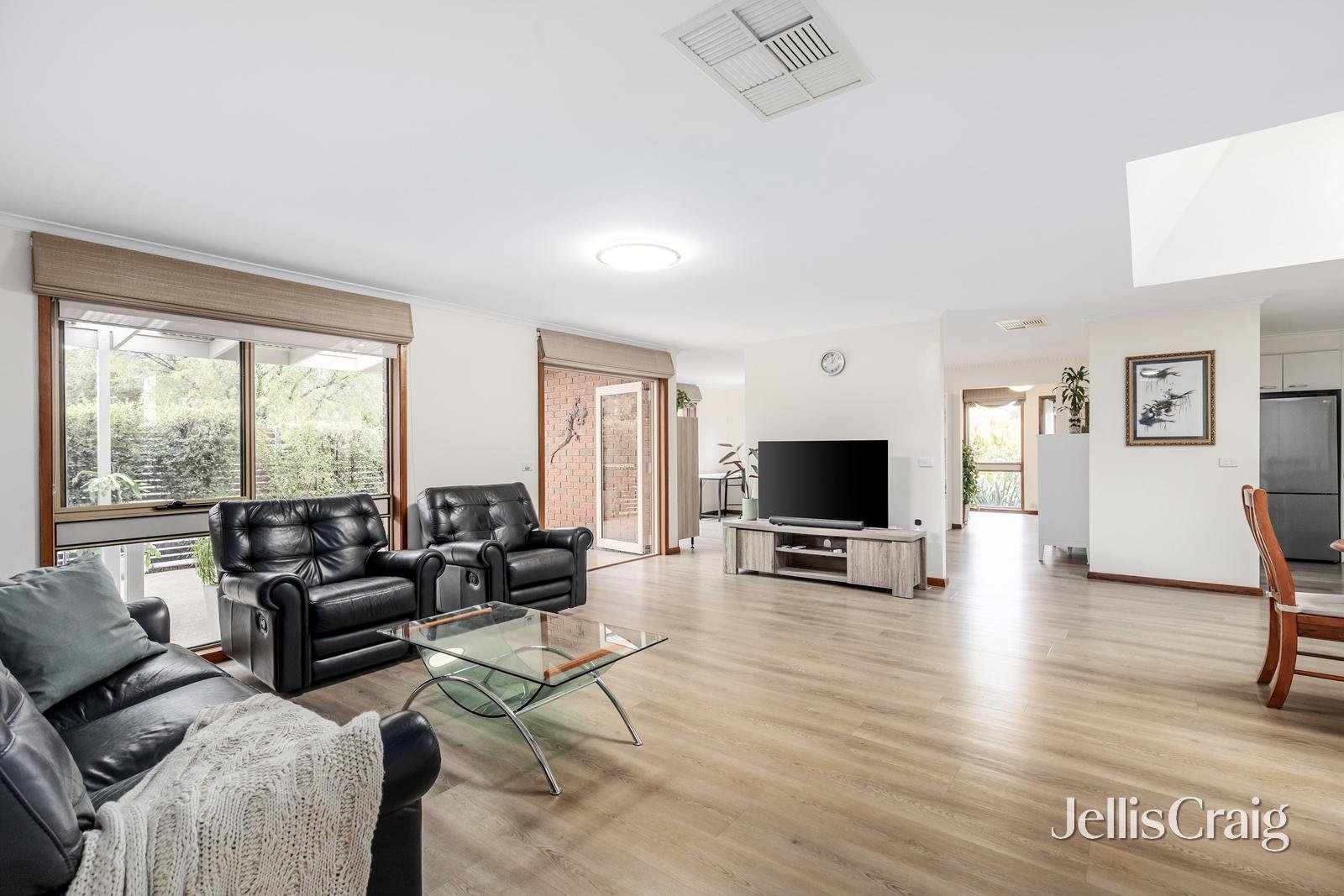 33 Wilga Street, Mount Waverley image 2
