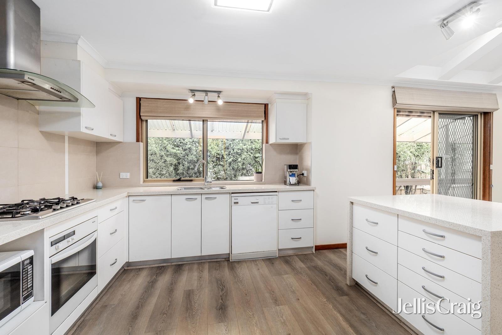 33 Wilga Street, Mount Waverley image 5
