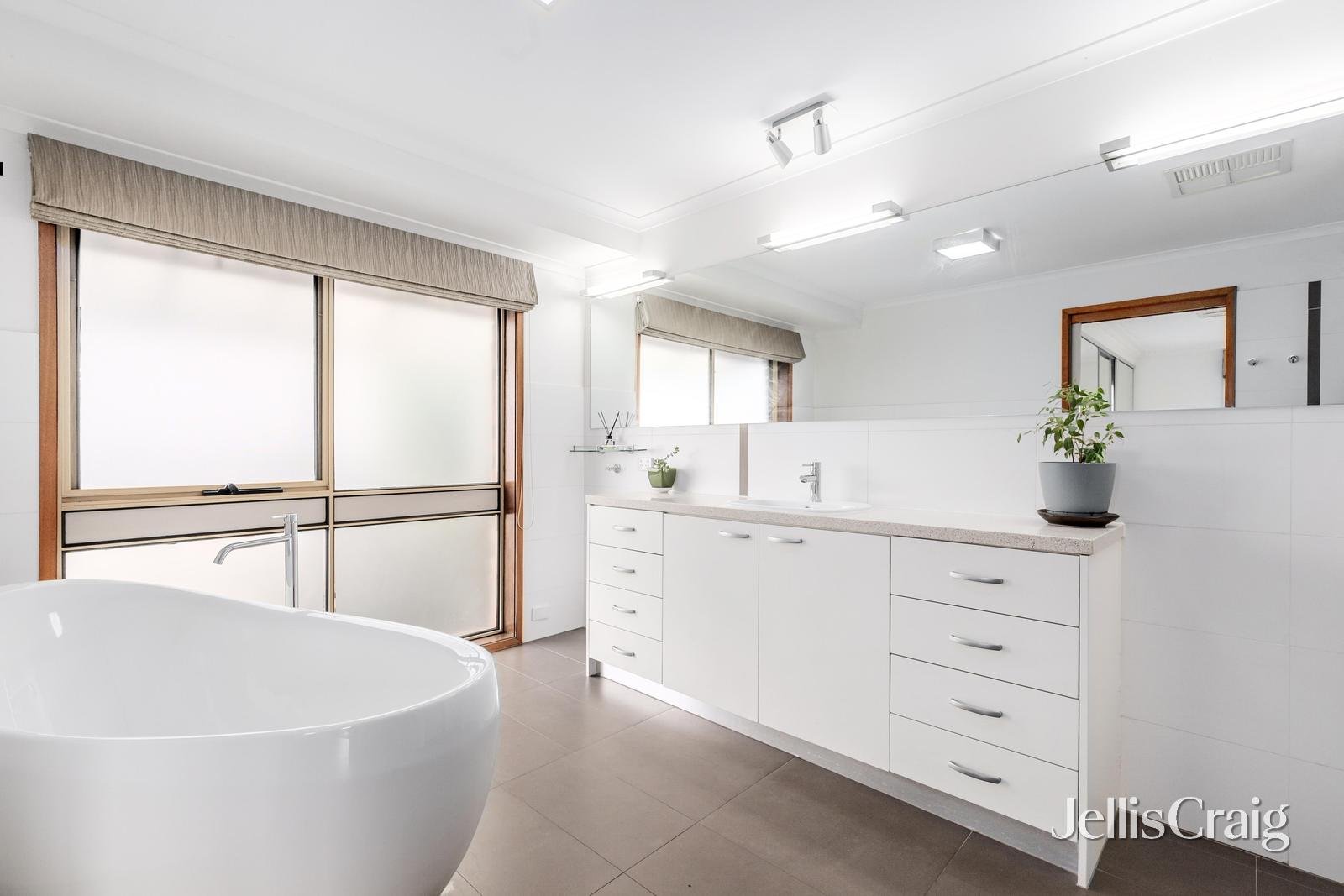 33 Wilga Street, Mount Waverley image 7