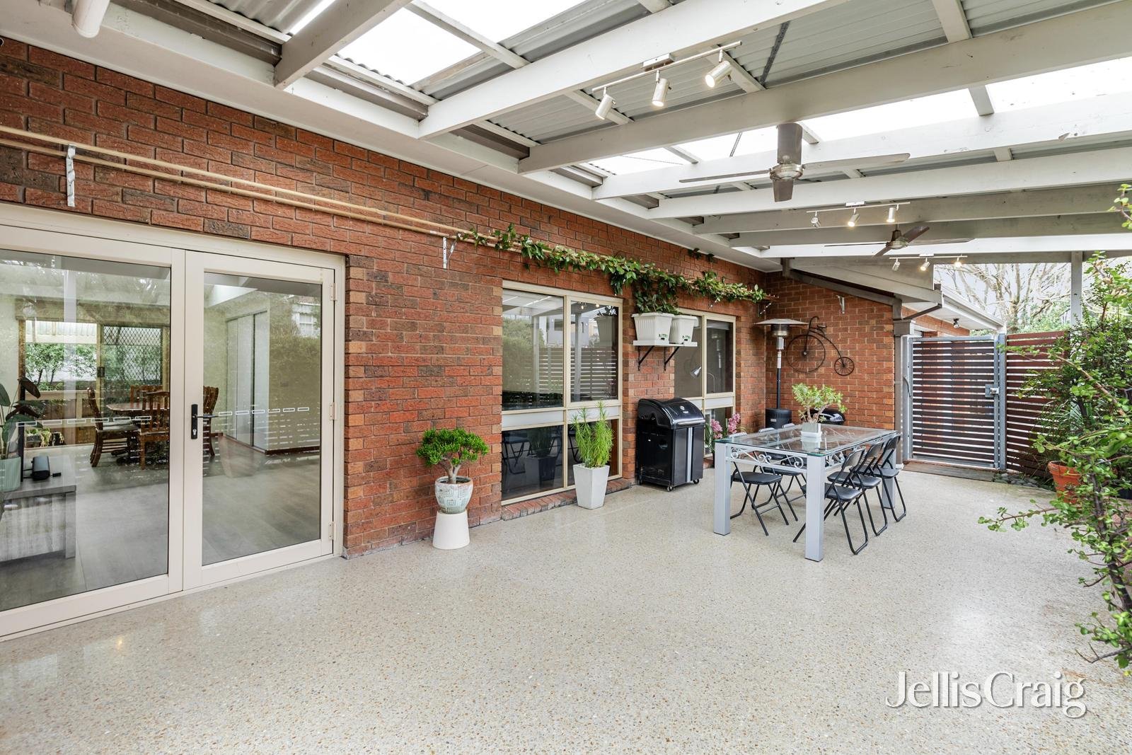 33 Wilga Street, Mount Waverley image 9
