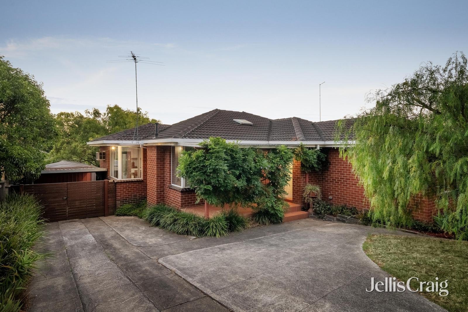 33 William Street, Greensborough image 1