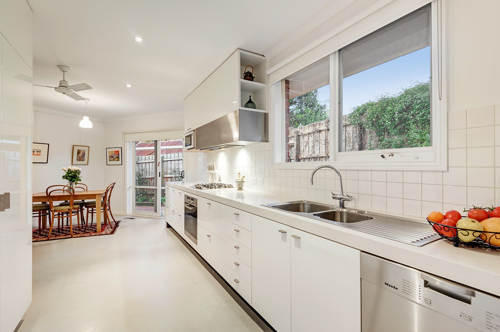 3/3 Windsor Crescent, Surrey Hills image 3