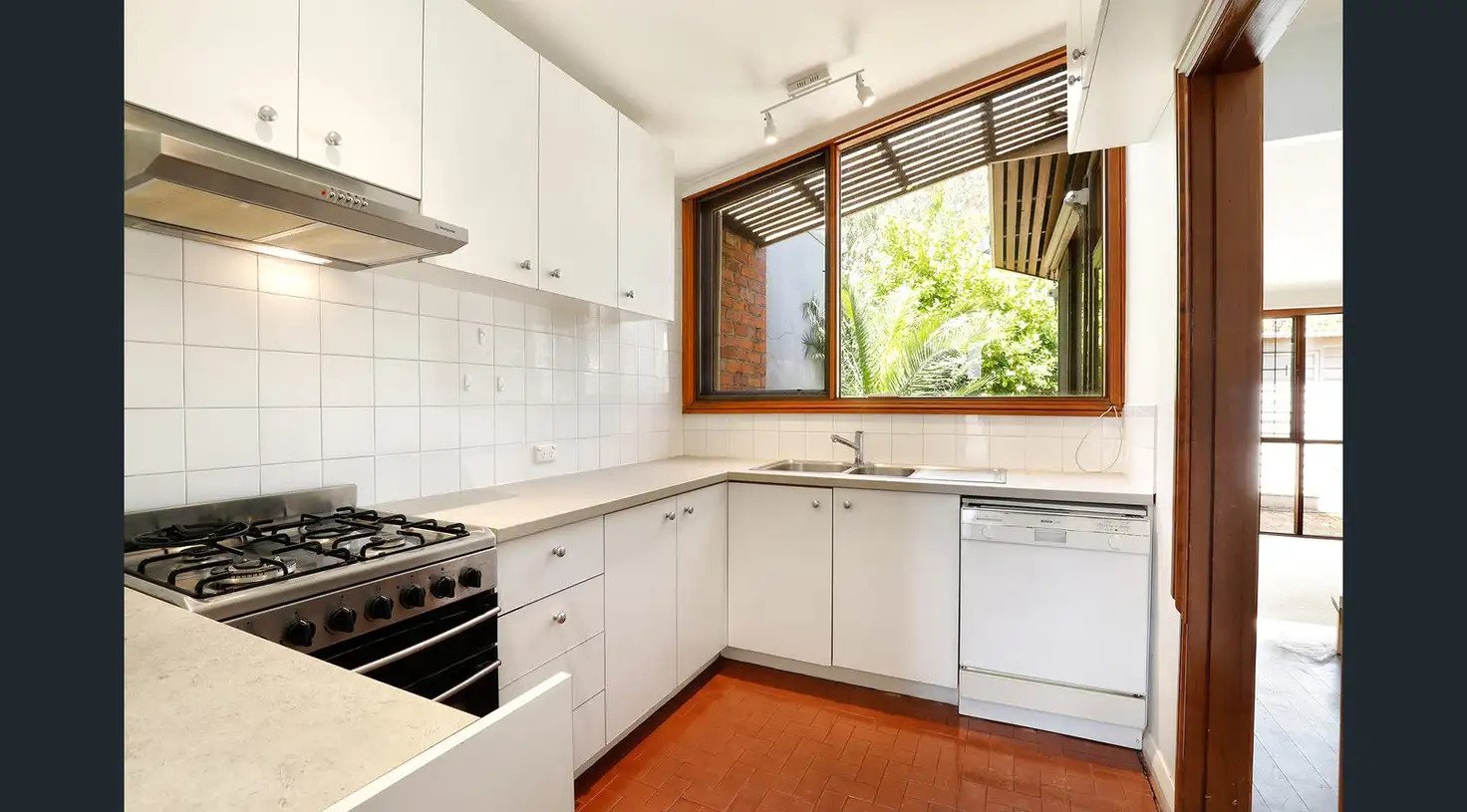 33 Withers Street, Albert Park image 3