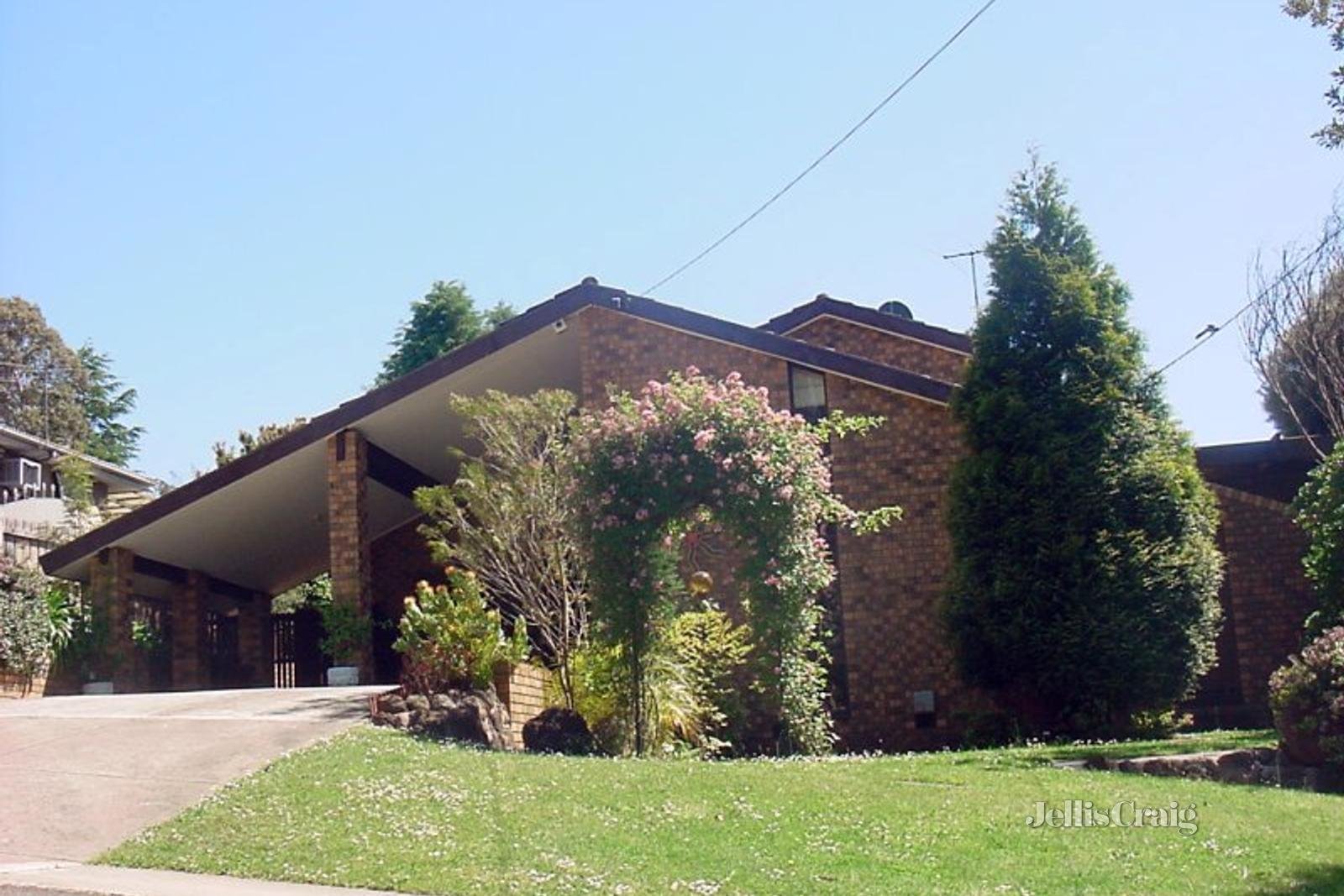 33 Woodhouse Road, Doncaster East image 1