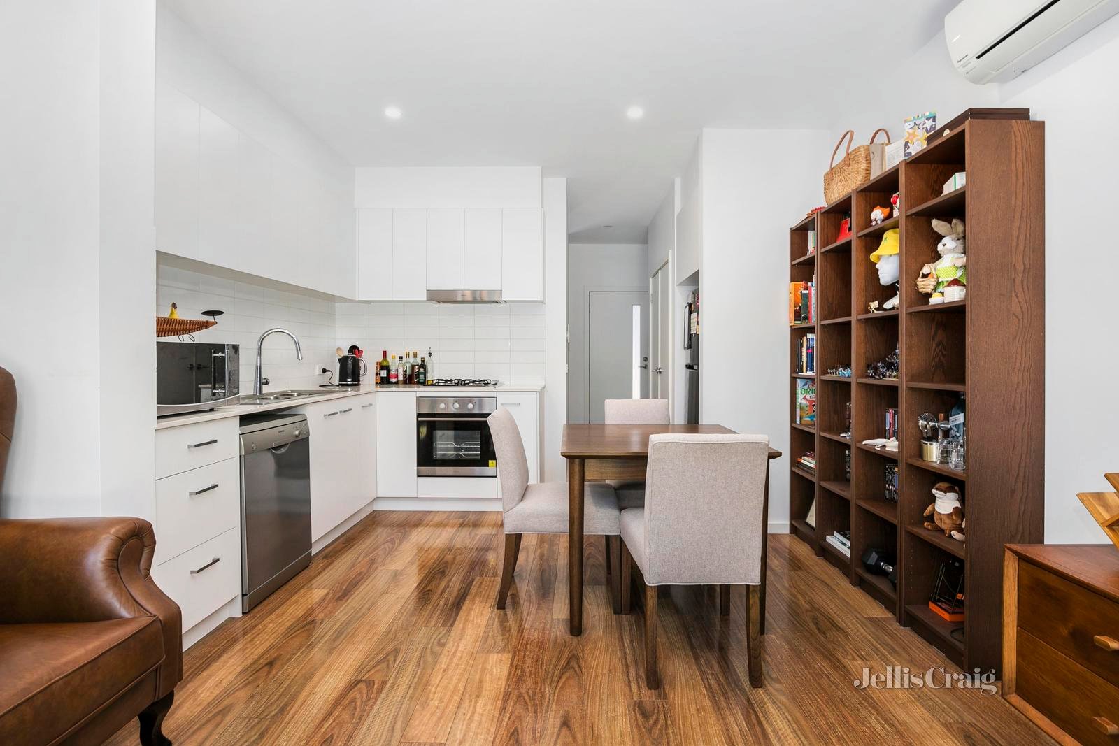 3/30 Blenheim Road, Newport image 3