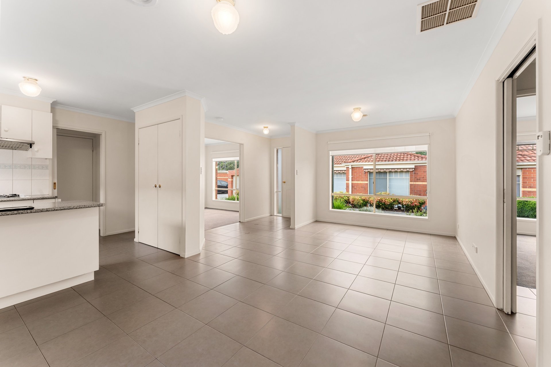 3/30 Liverpool Road, Kilsyth image 2