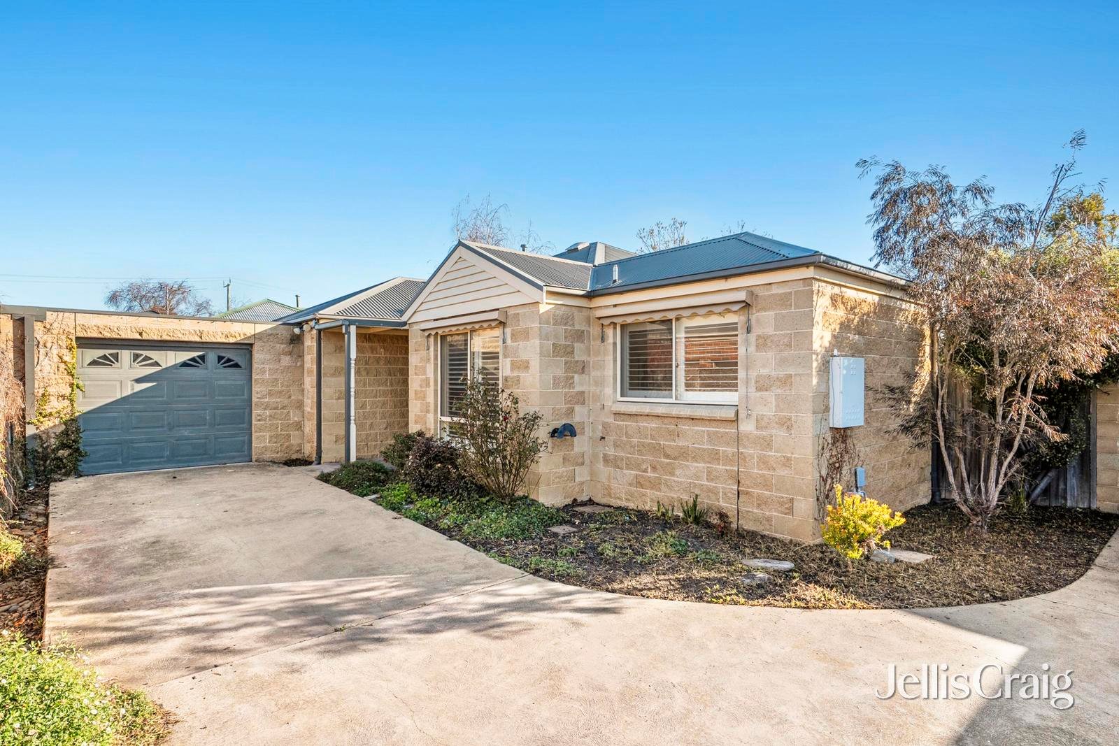 3/30 Logan Street, Hamlyn Heights image 1
