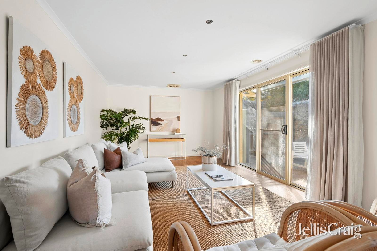 3/30 Logan Street, Hamlyn Heights image 3