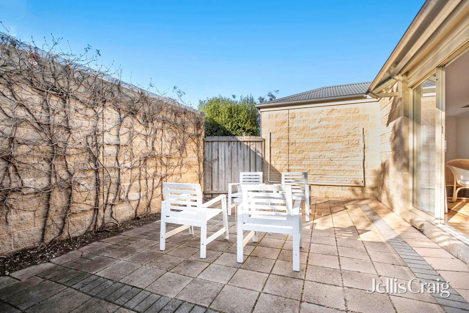 3/30 Logan Street, Hamlyn Heights image 6