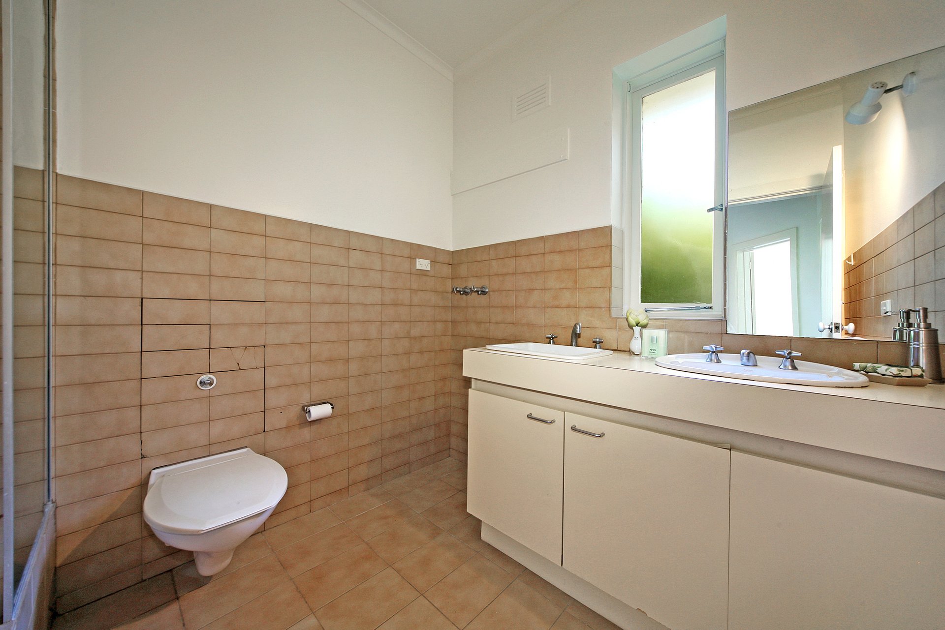 Property Gallery Thumbnail 8