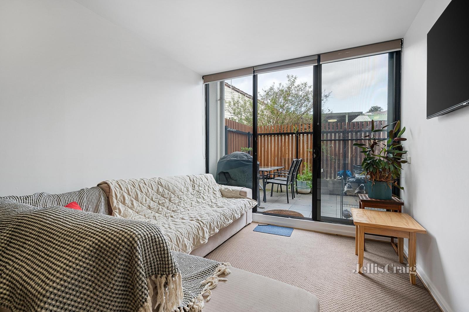 3/300 Middleborough Road, Blackburn image 2