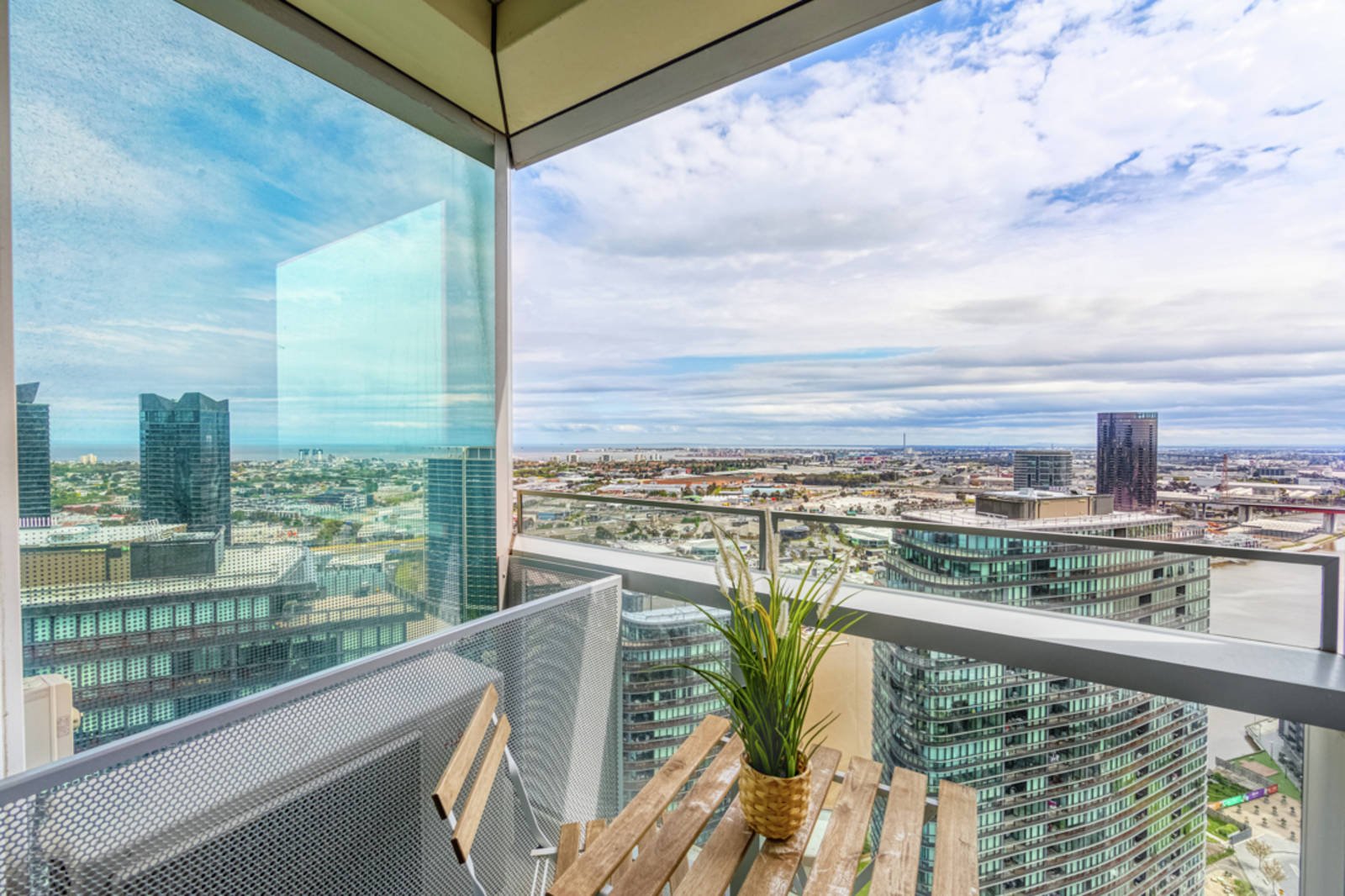 3306E/888 Collins Street, Docklands VIC 3008