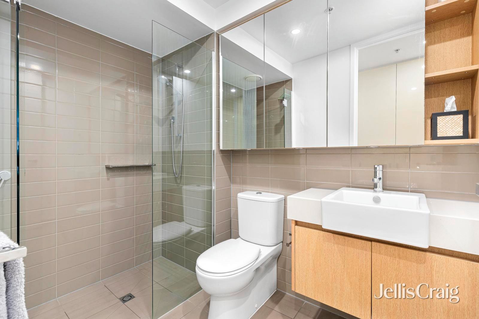 330/70 Nott Street, Port&nbsp;Melbourne image 10