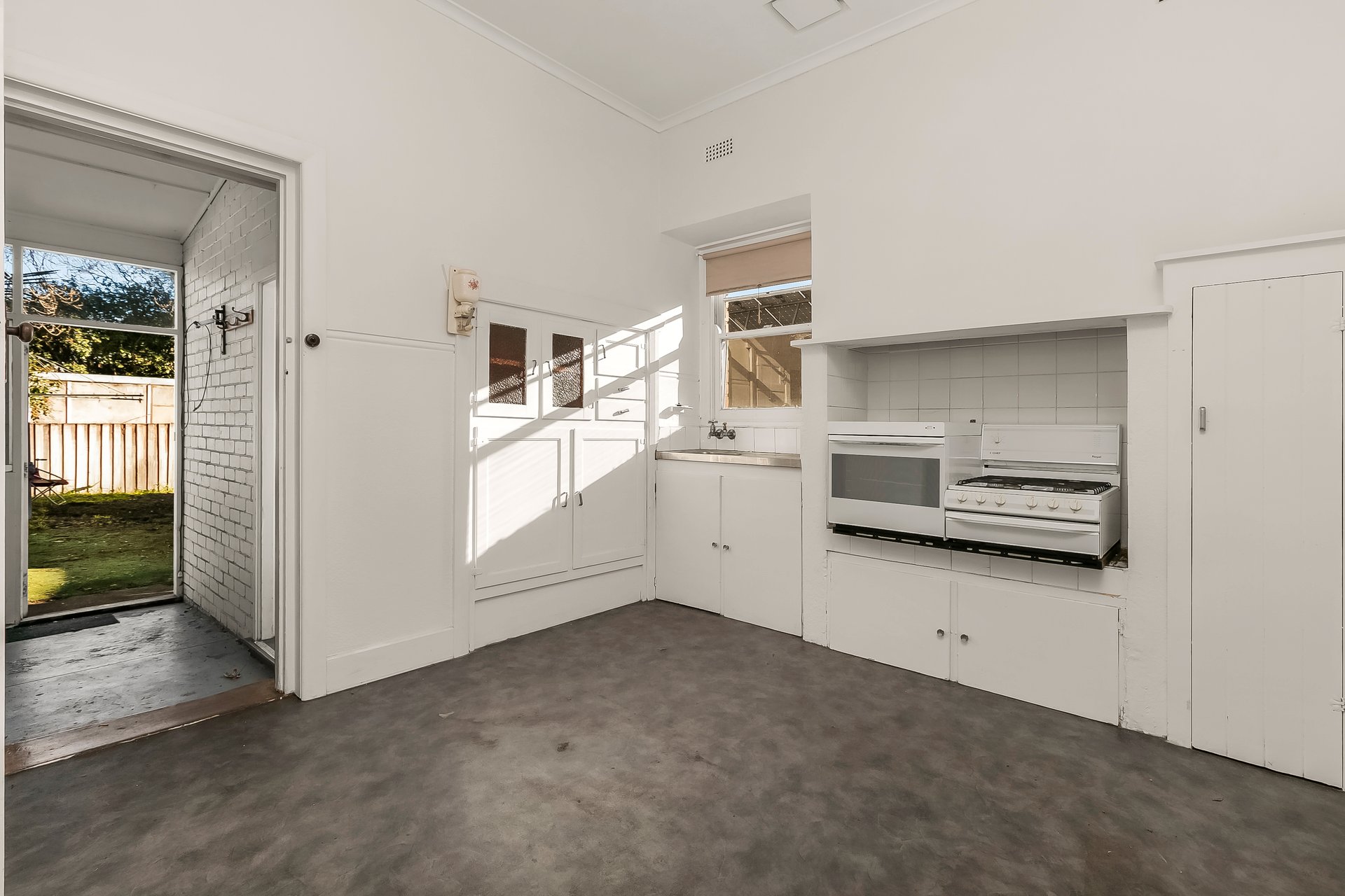 Property Gallery Thumbnail 3