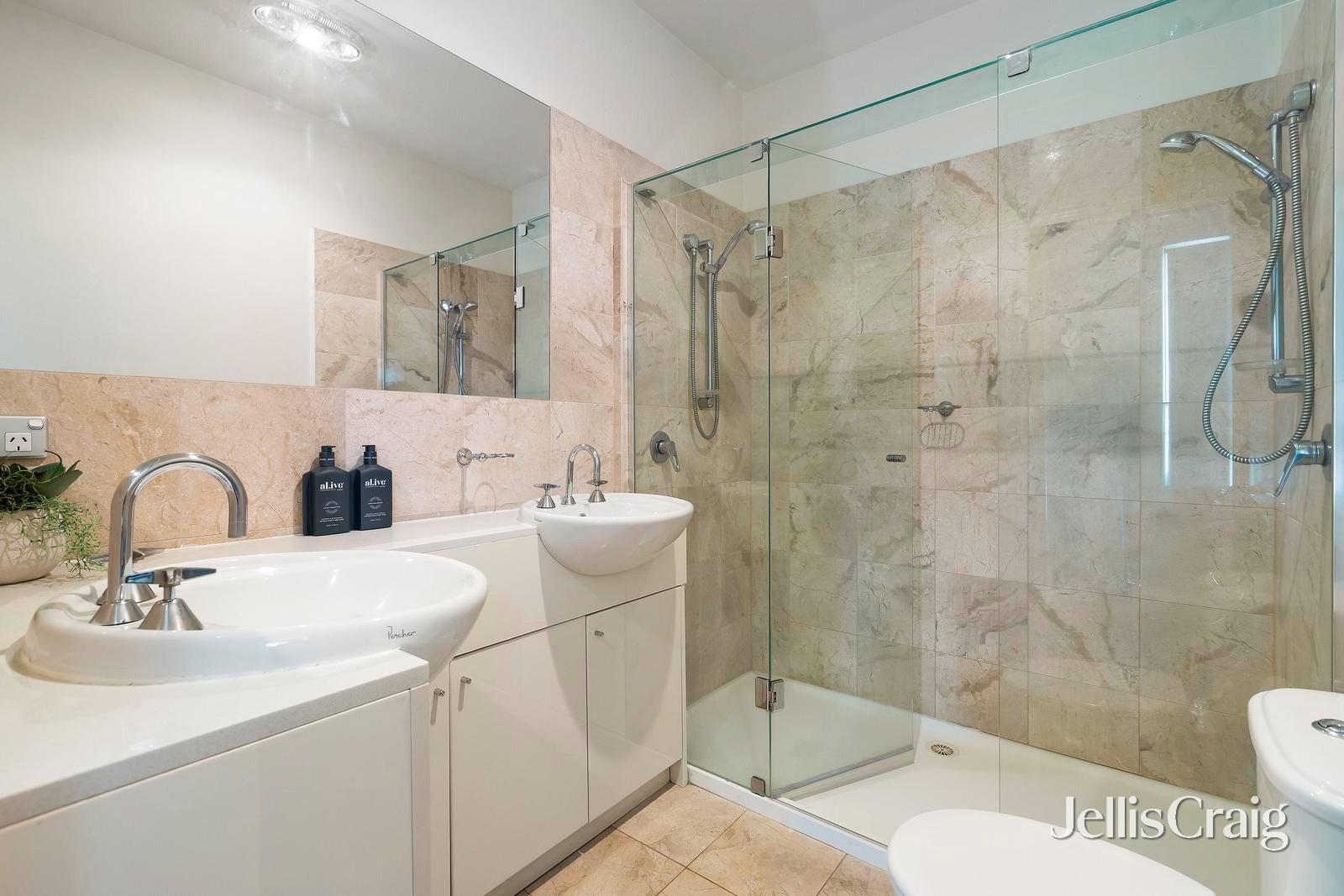 3/319 Barkly Street, Elwood image 6