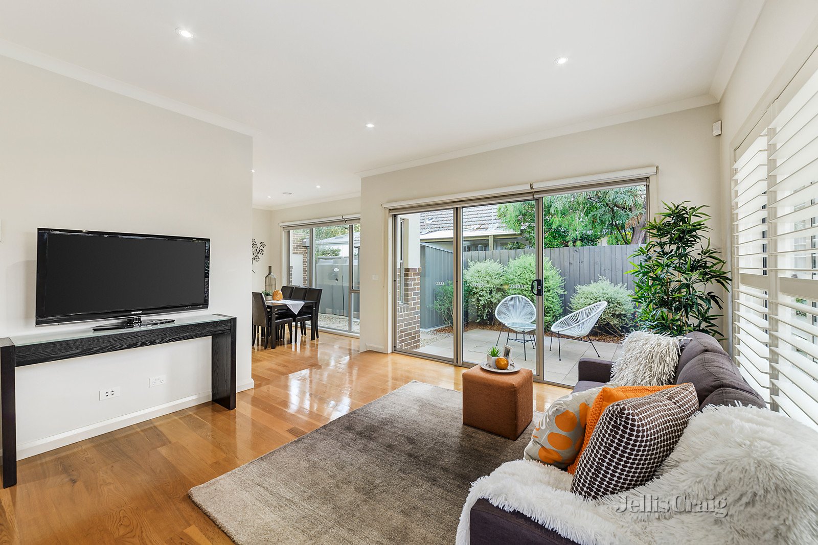 3/32 Duncan Street, Box Hill South image 2