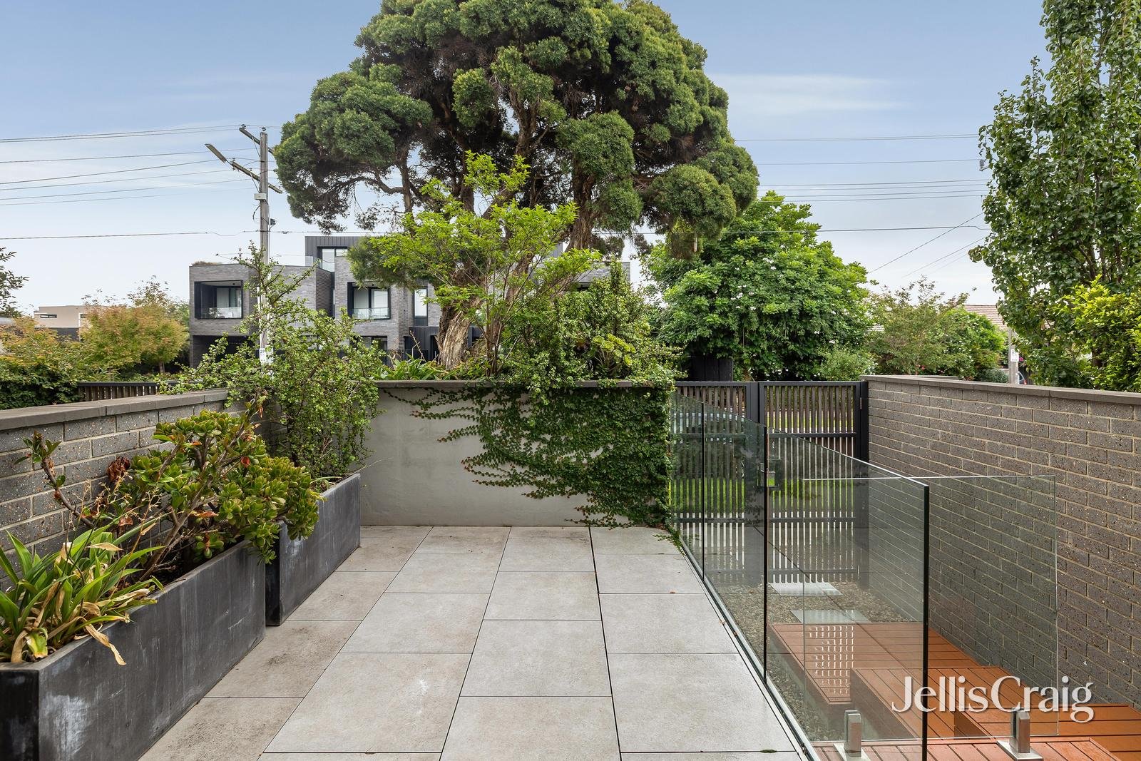 3/32 Prince Edward Avenue, Mckinnon image 2