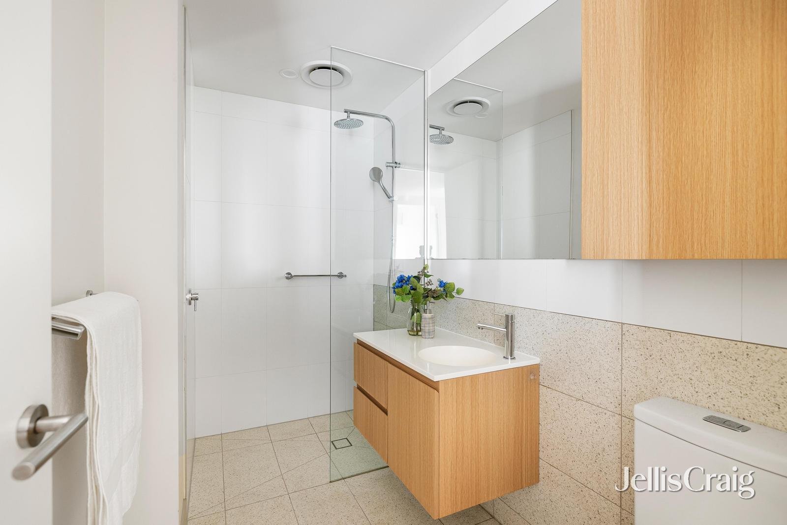 3/32 Prince Edward Avenue, Mckinnon image 13