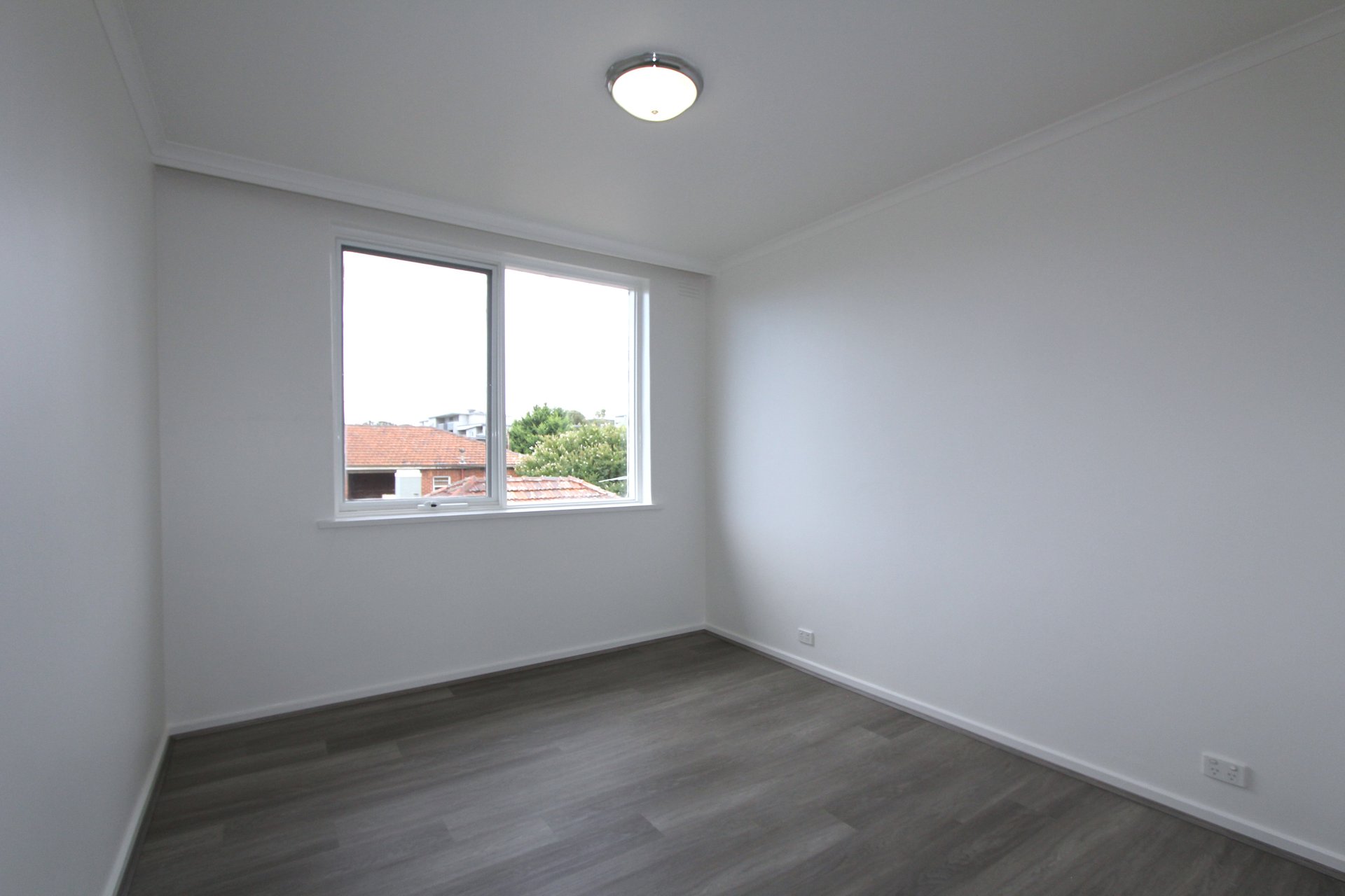 Property Gallery Thumbnail 8