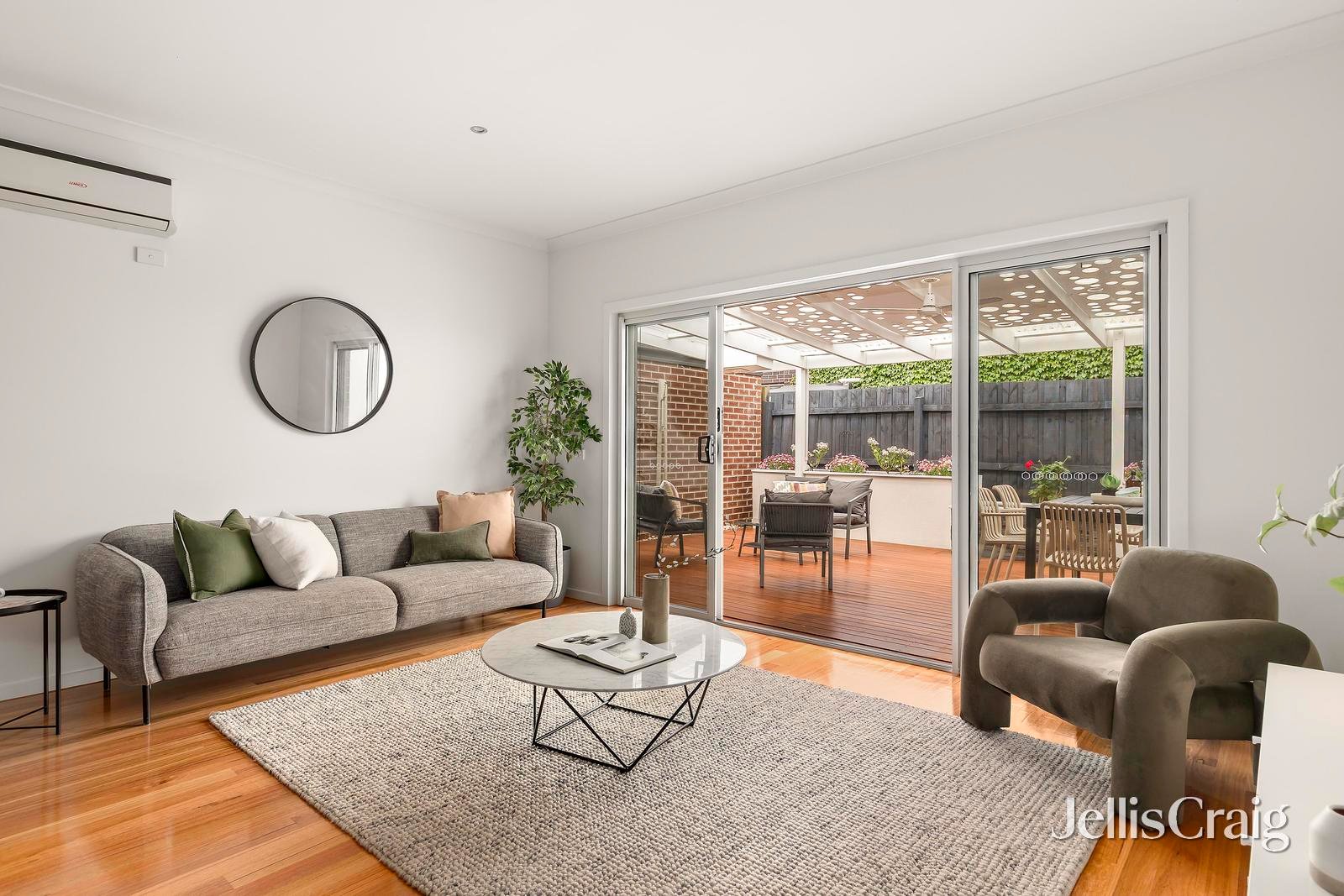 3/32 View Street, Pascoe Vale image 1