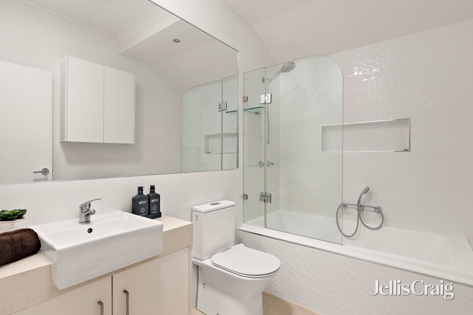 3/32 View Street, Pascoe Vale image 7