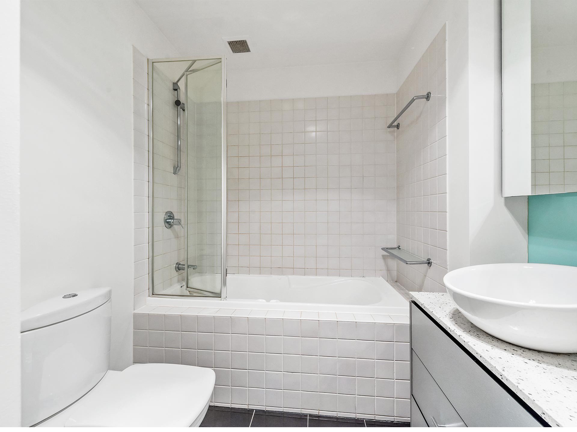 33 / 220 Barkly Street ST KILDA