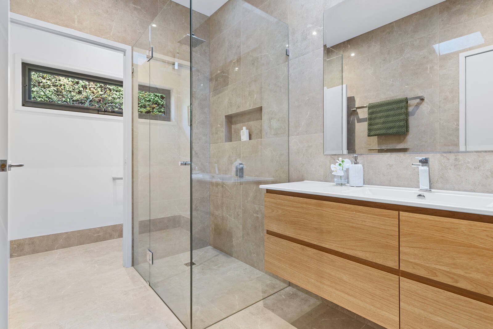 Property Gallery Thumbnail 6