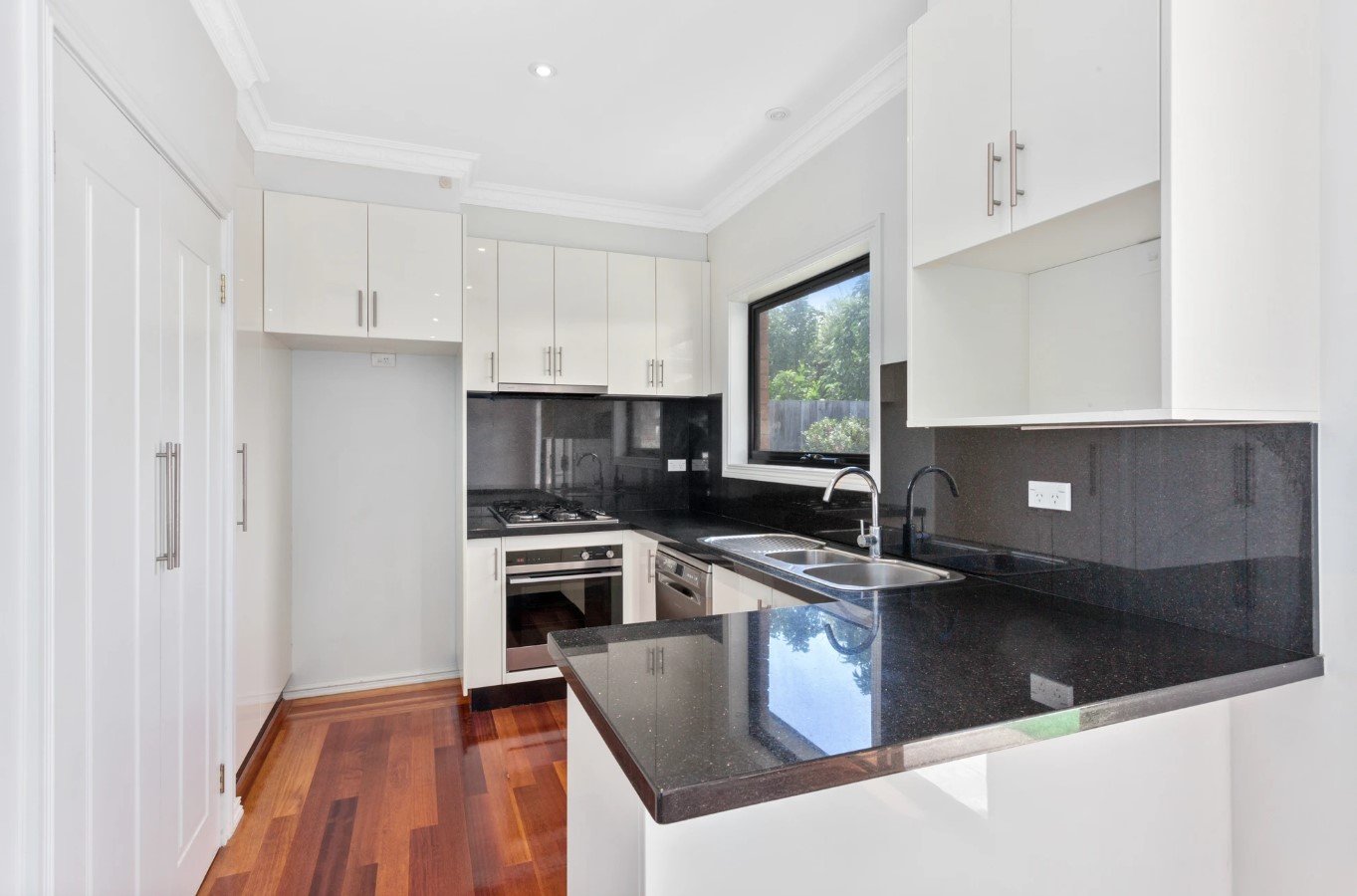 3/33 Bletchley Road, Hughesdale image 2