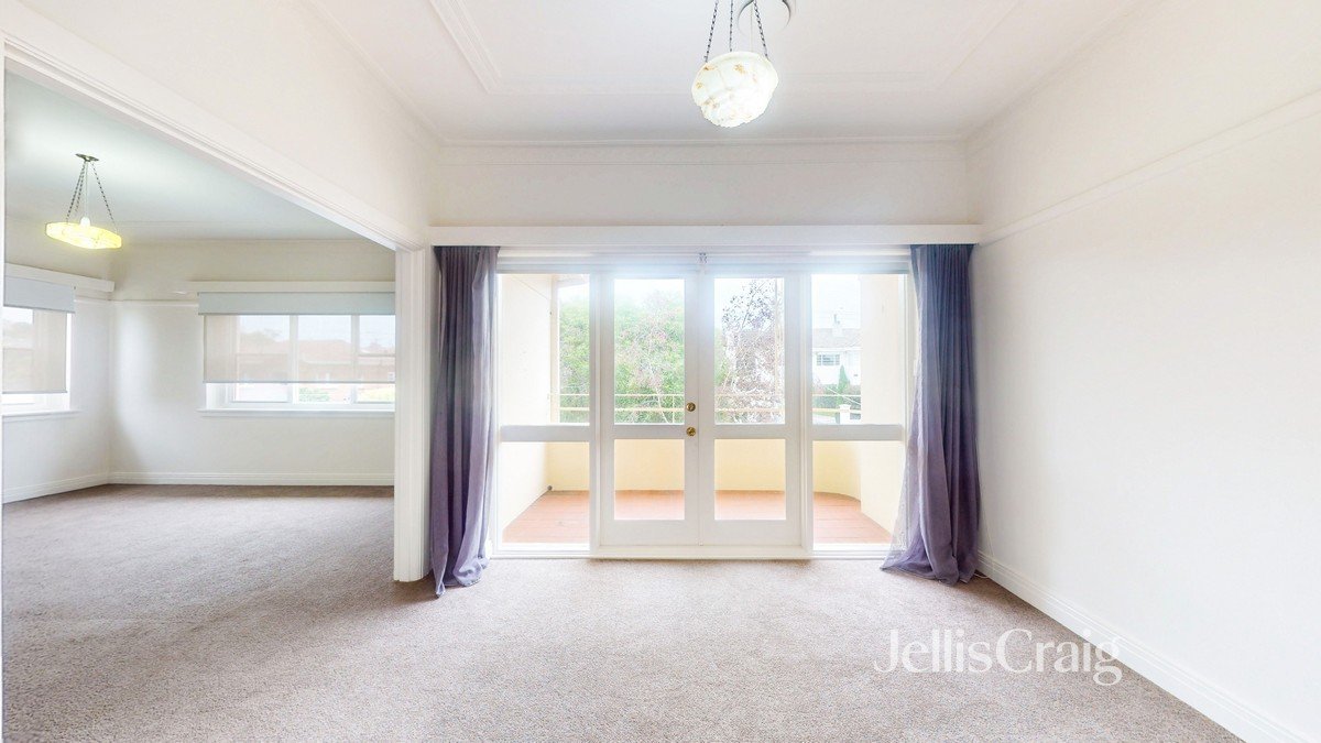 3/33 Bruce Street, Toorak image 2