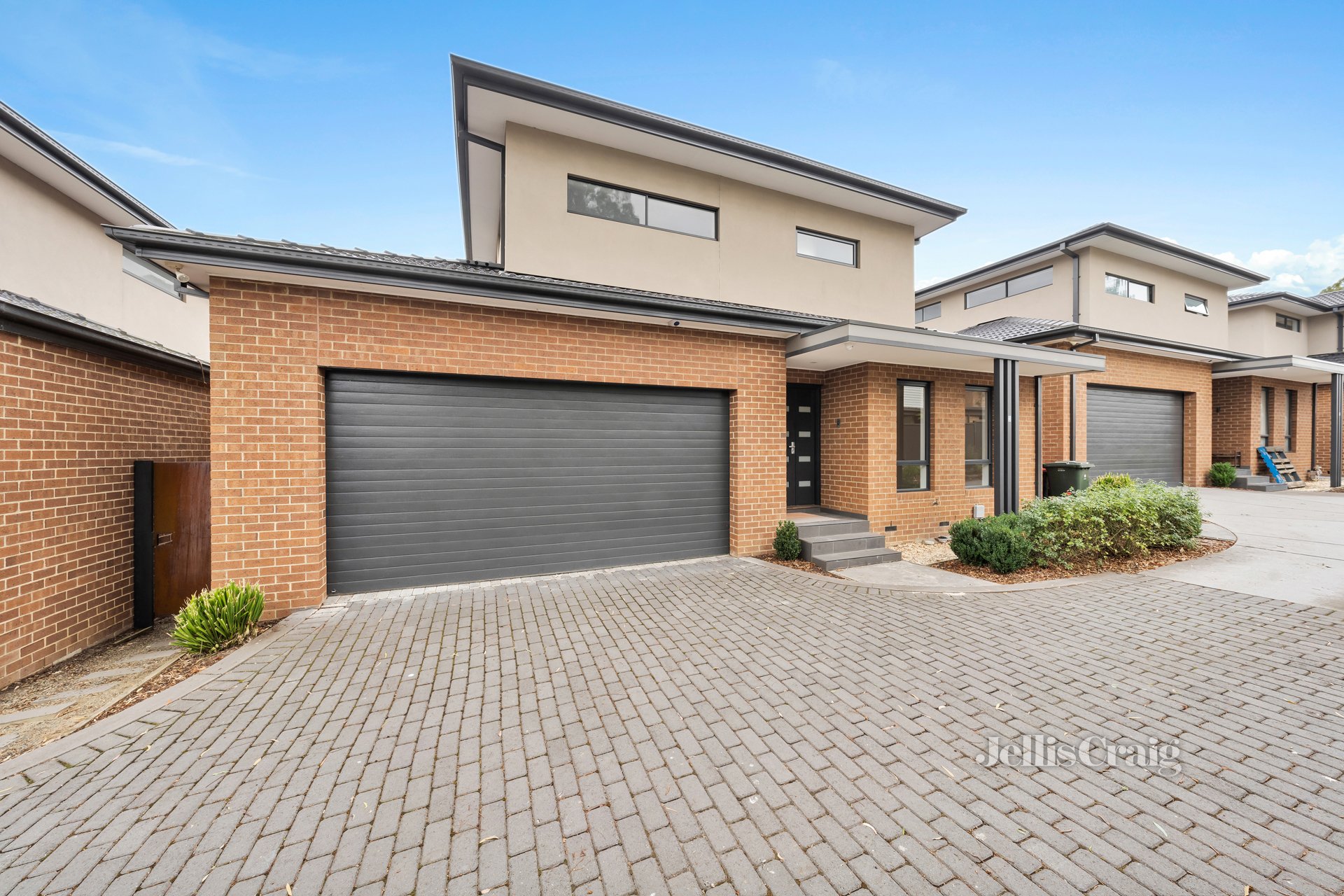 3/33 Thompson Street, Glen Waverley image 1