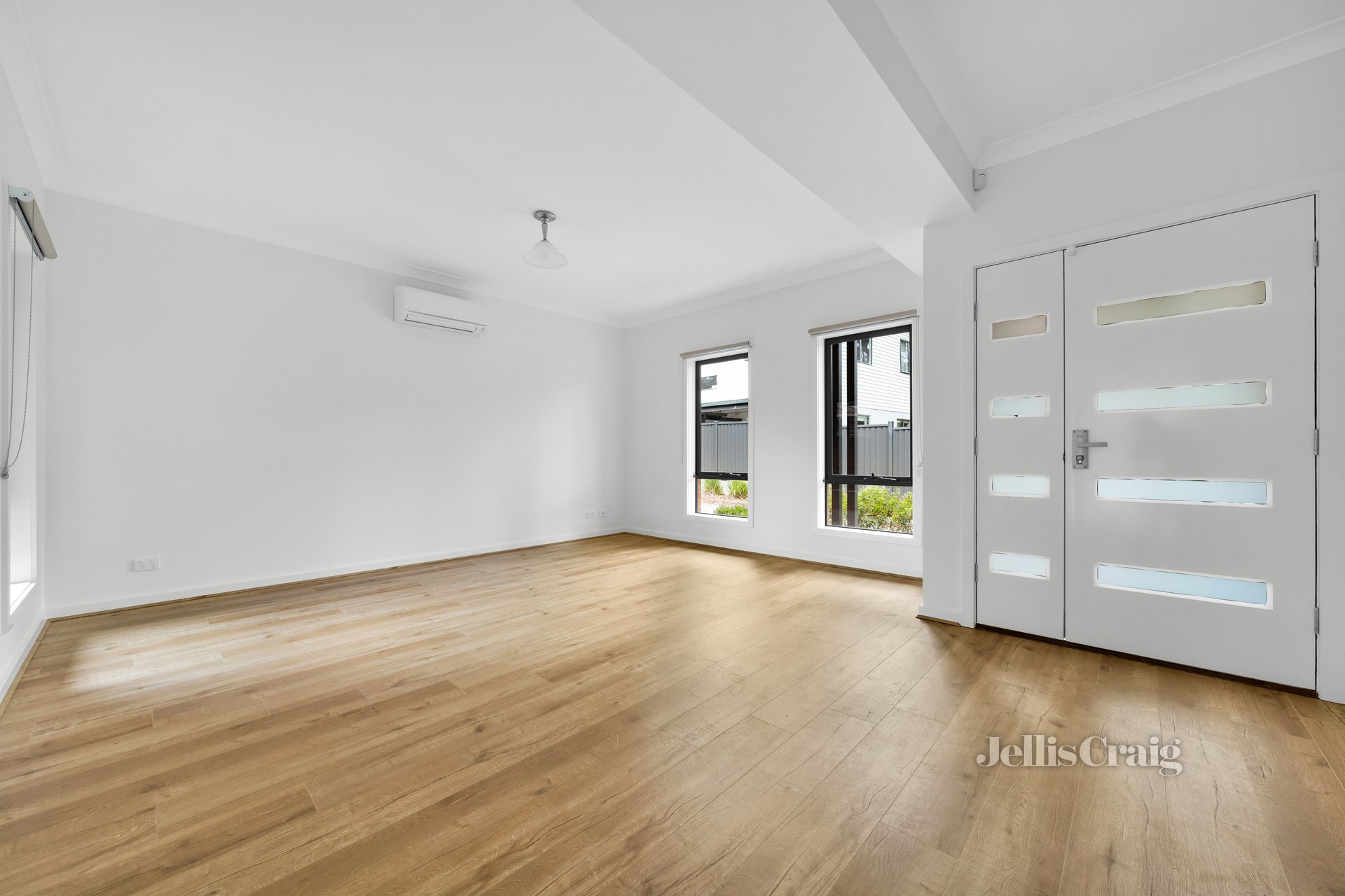 3/33 Thompson Street, Glen Waverley image 2