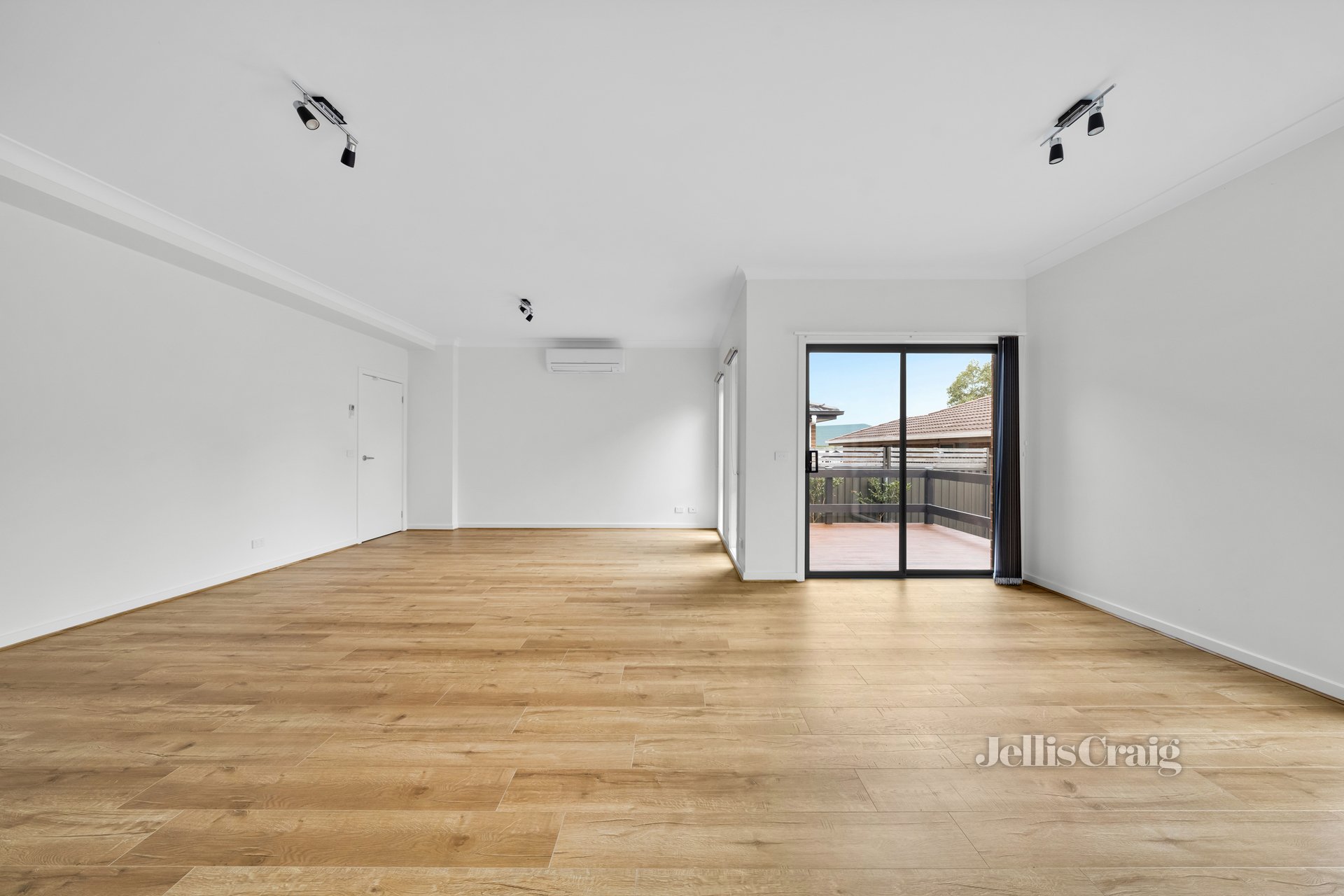 3/33 Thompson Street, Glen Waverley image 3