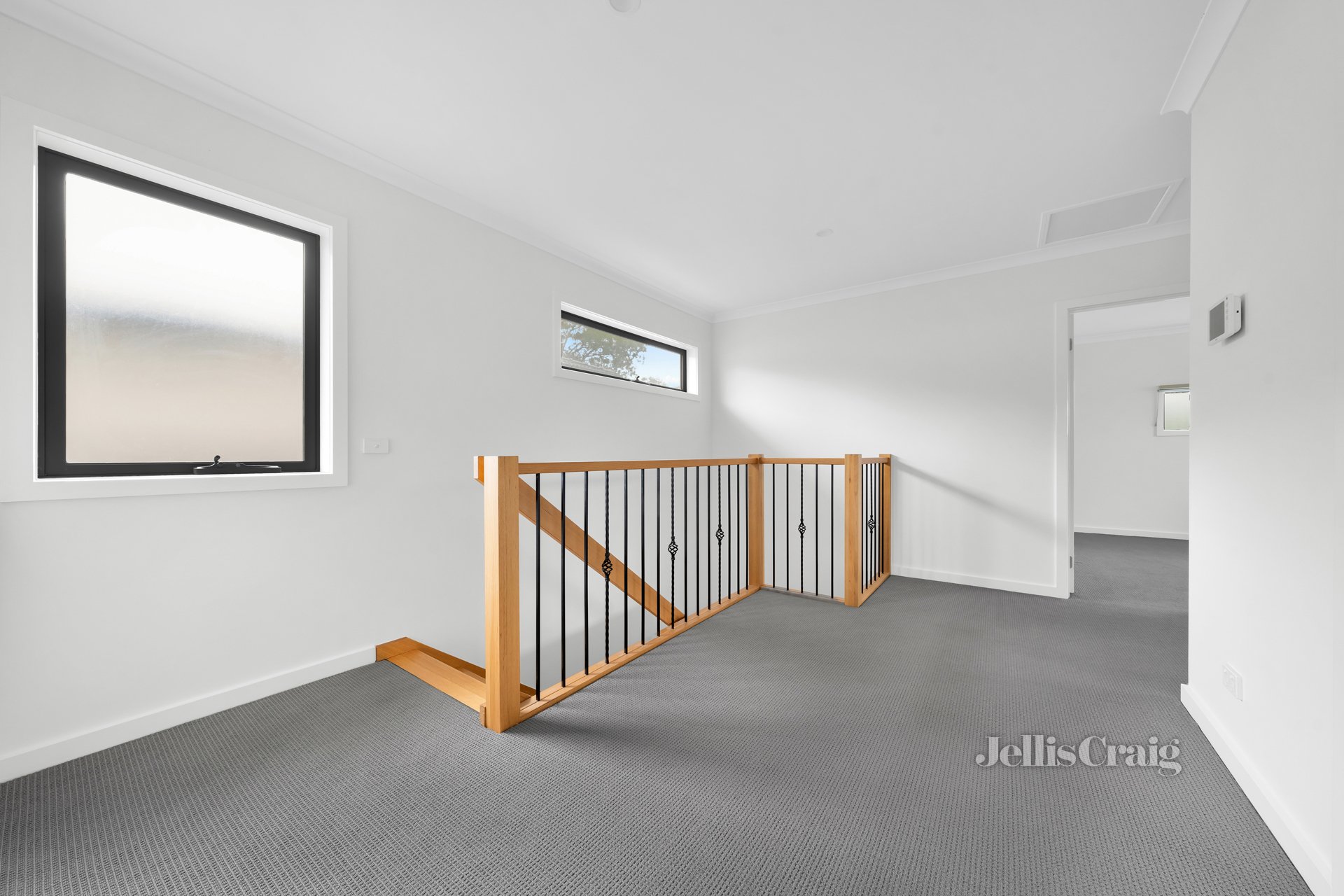3/33 Thompson Street, Glen Waverley image 5