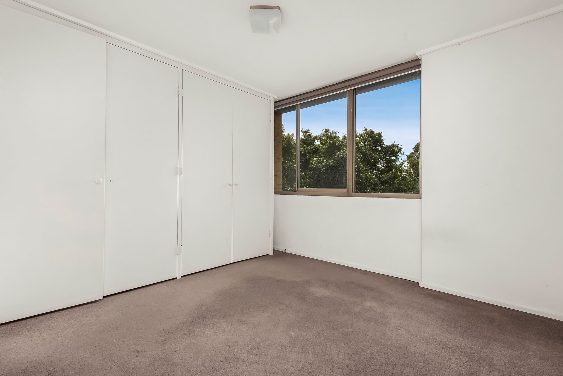 Property Gallery Thumbnail 3