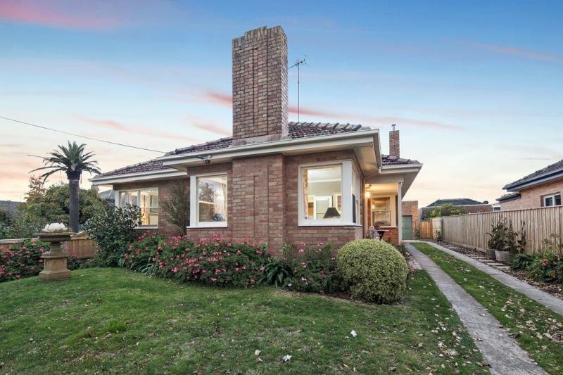 334 Wendouree Parade, Lake Wendouree image 1