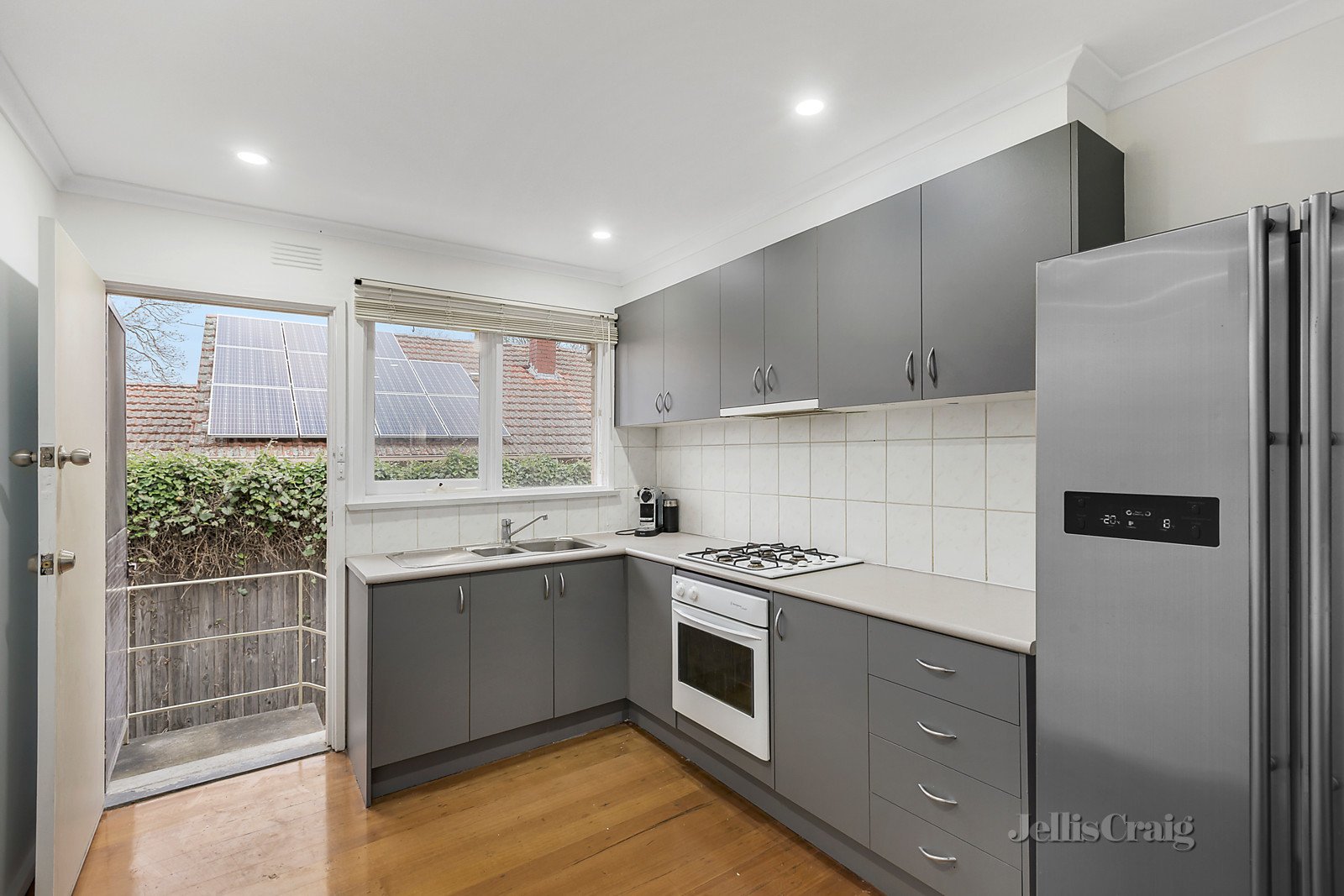 3/35 Durham Road, Surrey Hills image 4