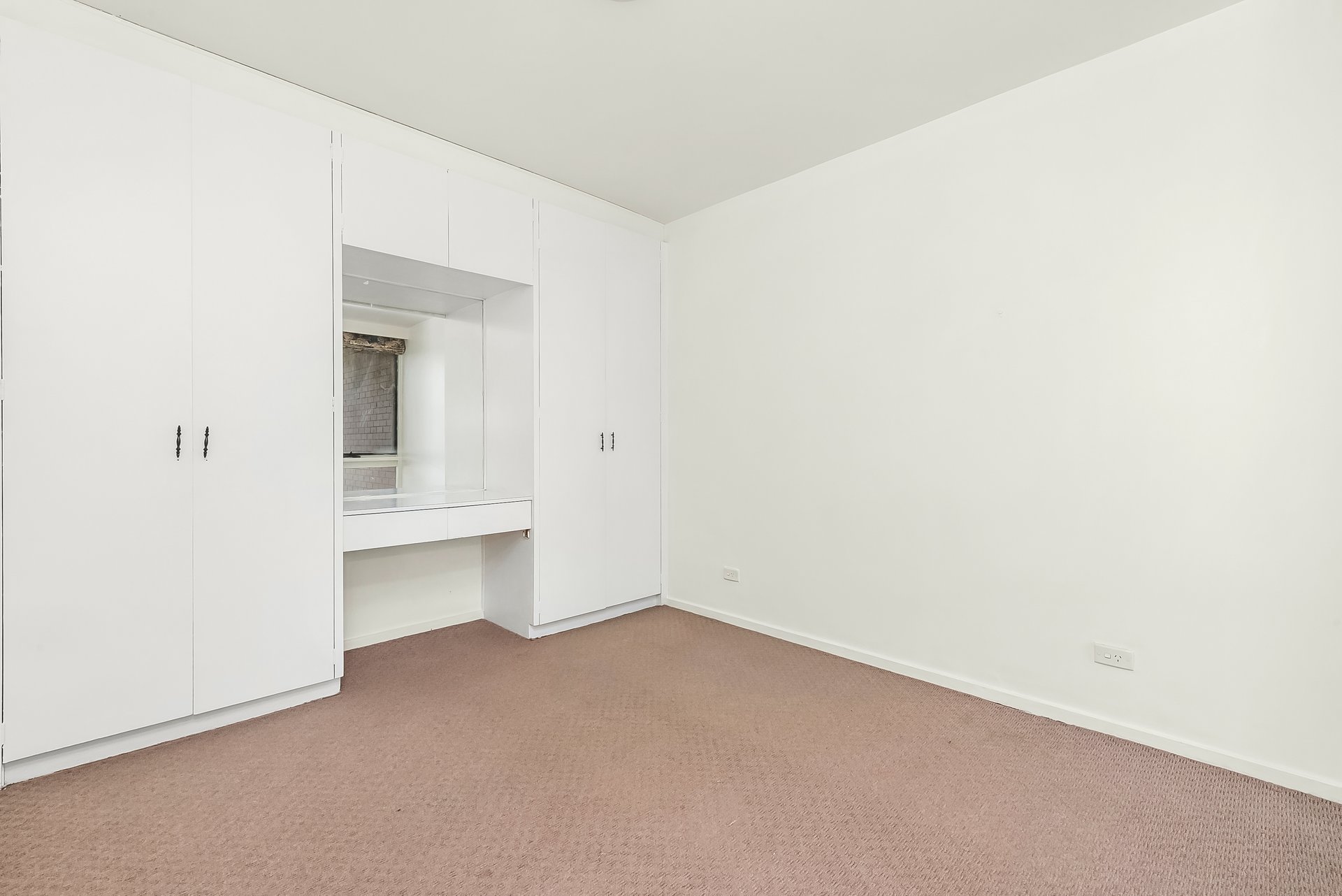Property Gallery Thumbnail 2