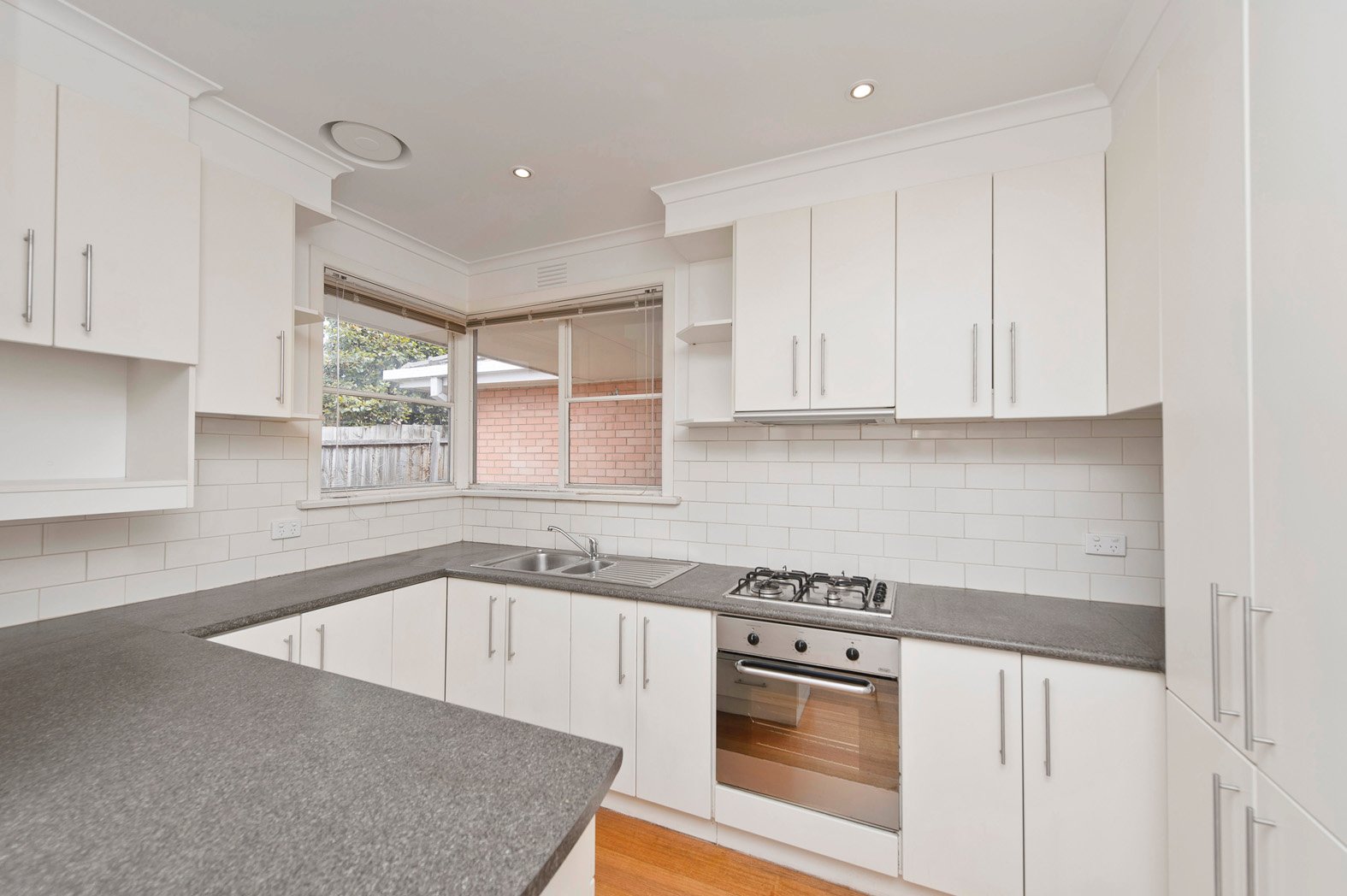 3/35 Weir Street, Balwyn image 2