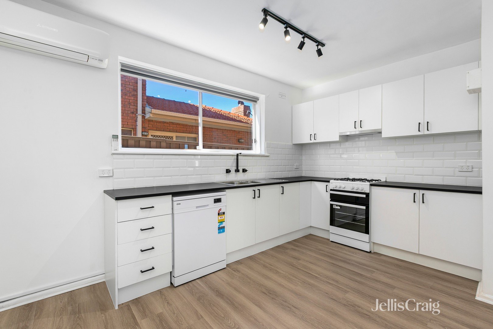 3/355 Blackshaws Road, Altona North image 4