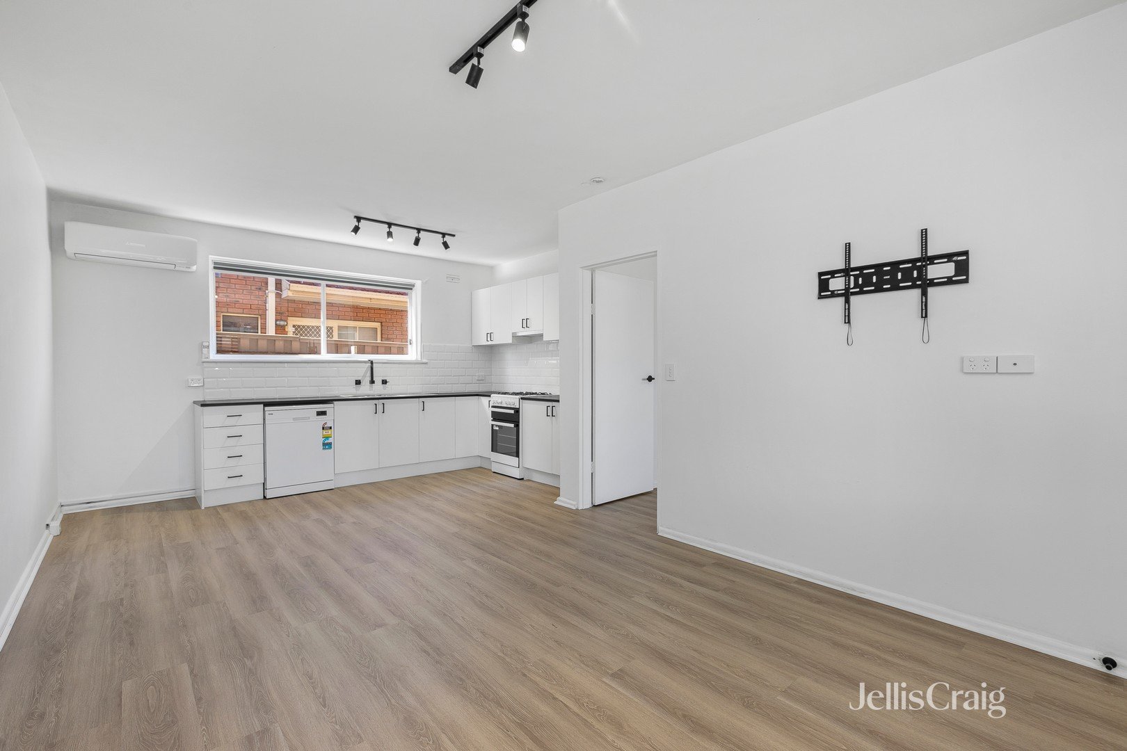 3/355 Blackshaws Road, Altona North image 3